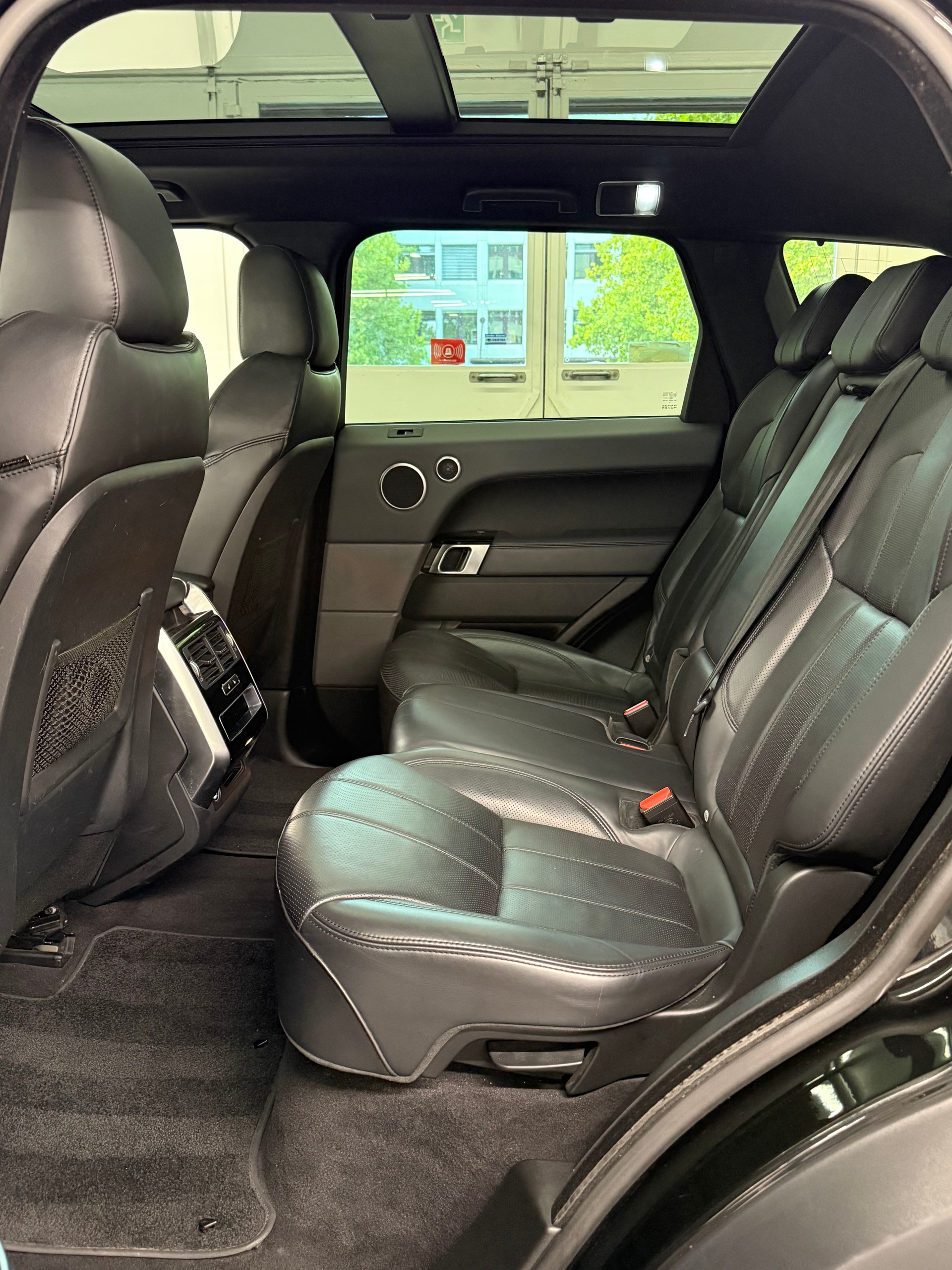 LAND ROVER Range Rover Sport 3.0 SDV6 Automatic-image-12