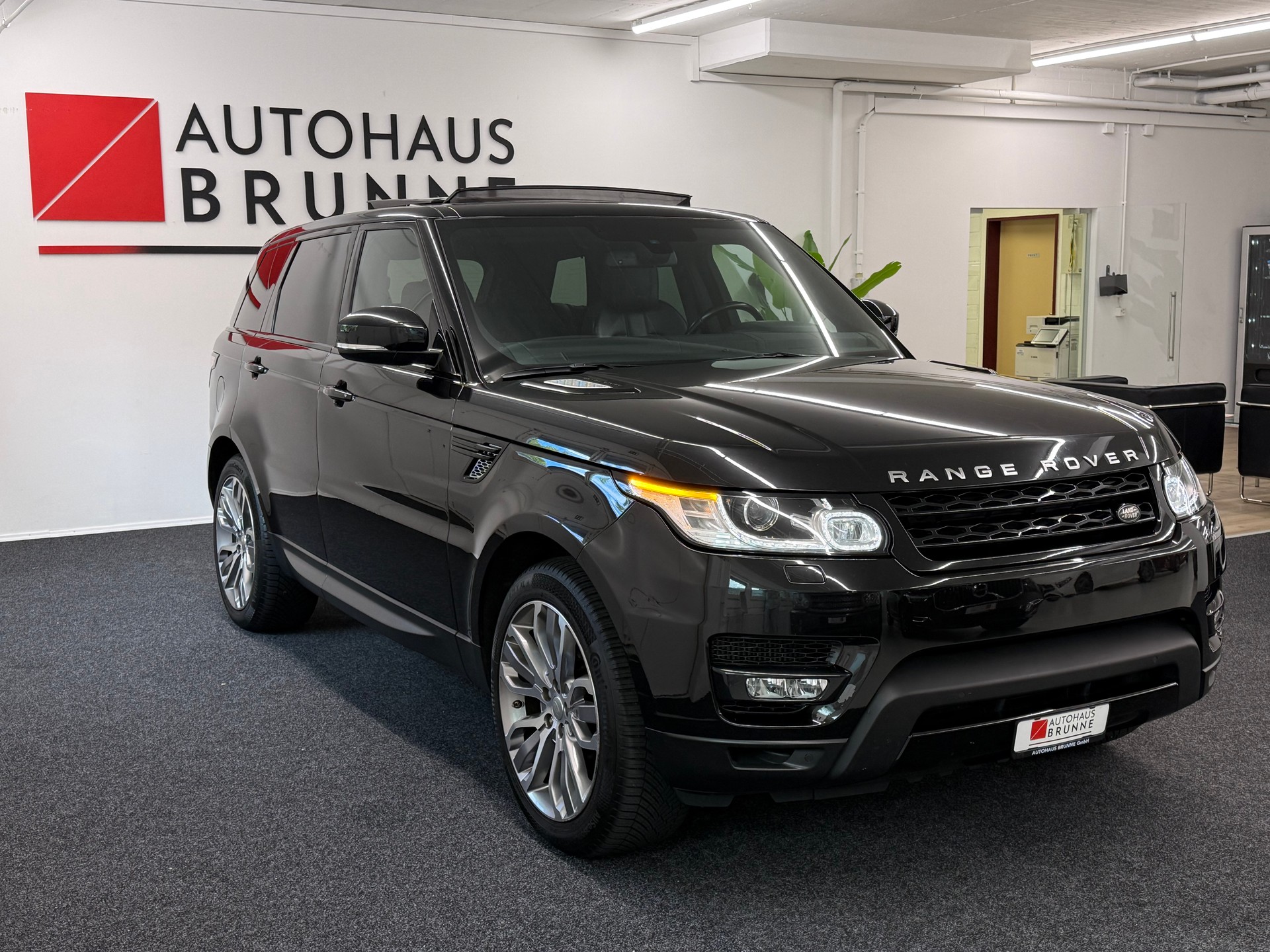LAND ROVER Range Rover Sport 3.0 SDV6 Automatic-image-2