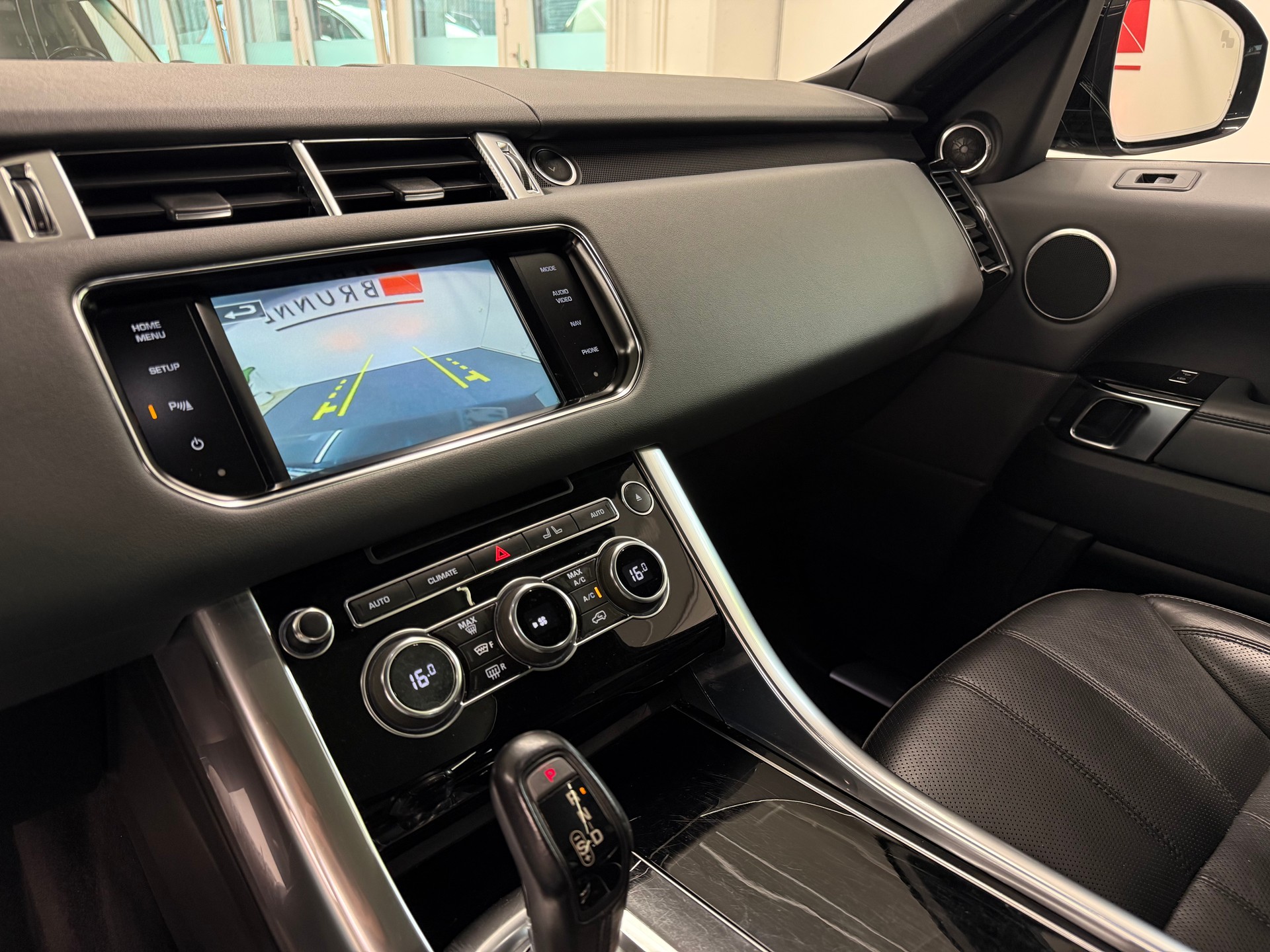 LAND ROVER Range Rover Sport 3.0 SDV6 Automatic-image-15