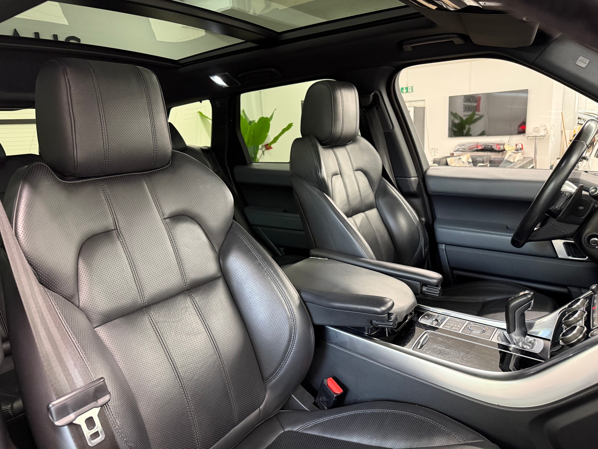 LAND ROVER Range Rover Sport 3.0 SDV6 Automatic-image-19
