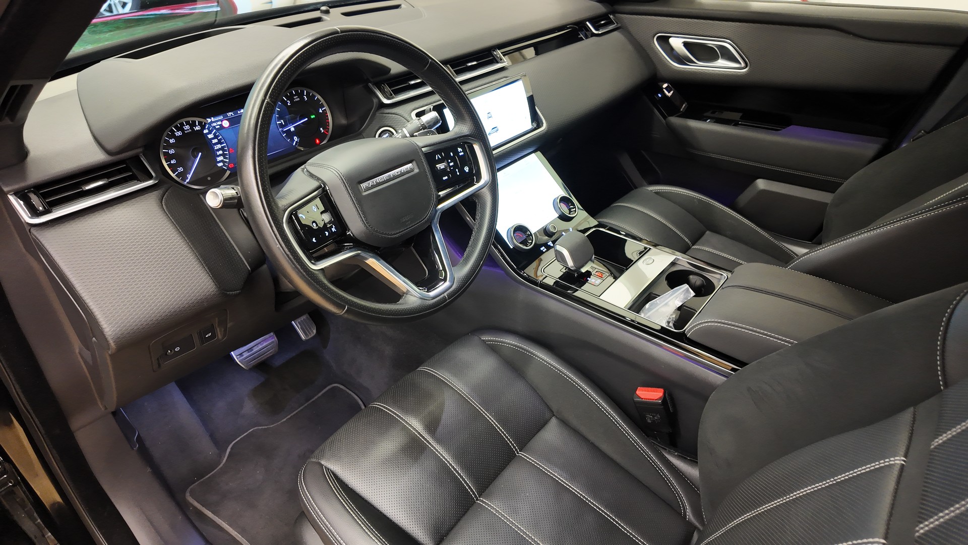 LAND ROVER Range Rover Velar 3.0 D I6 300 R-Dynamic SE-image-11