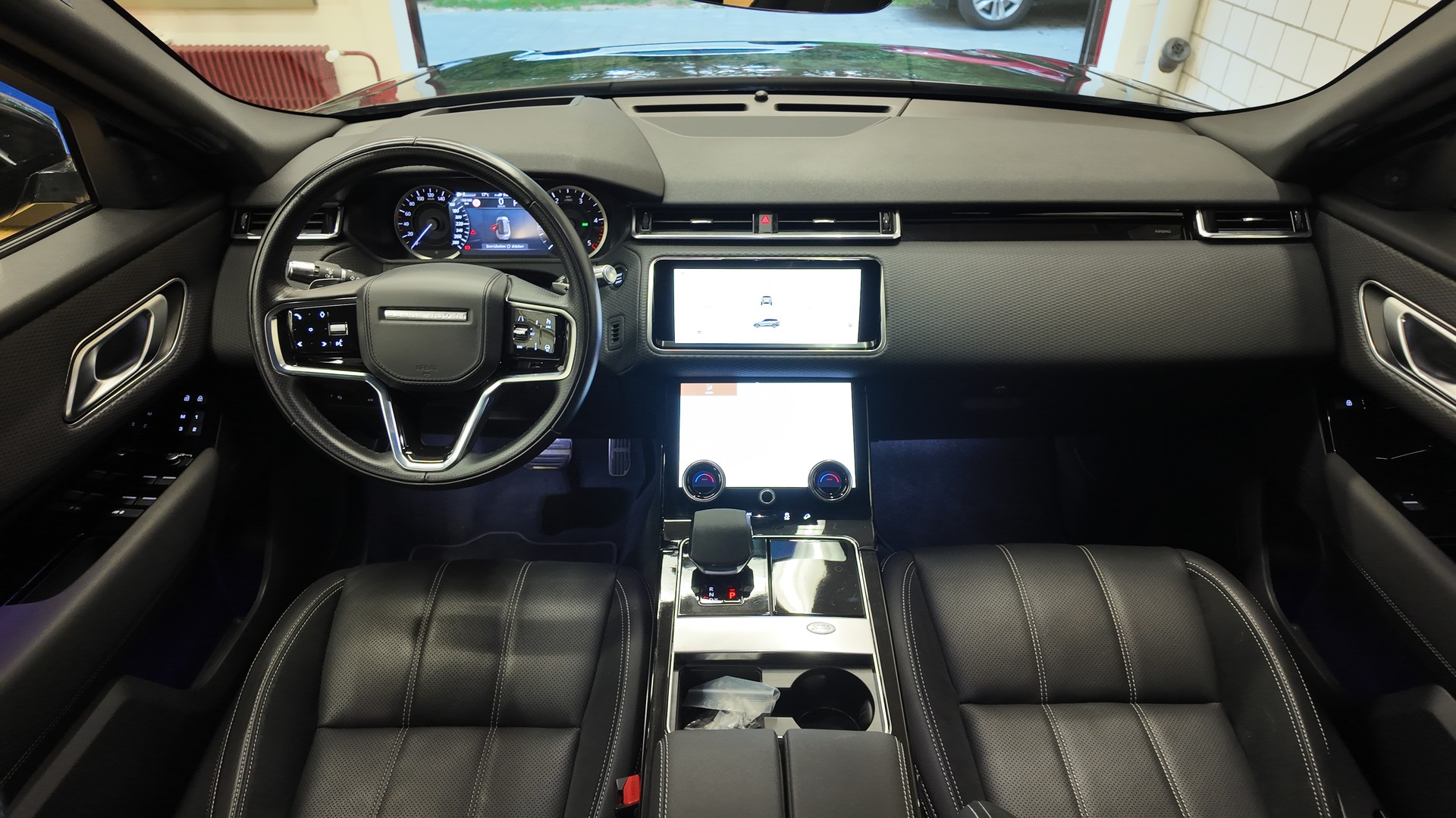 LAND ROVER Range Rover Velar 3.0 D I6 300 R-Dynamic SE-image-8