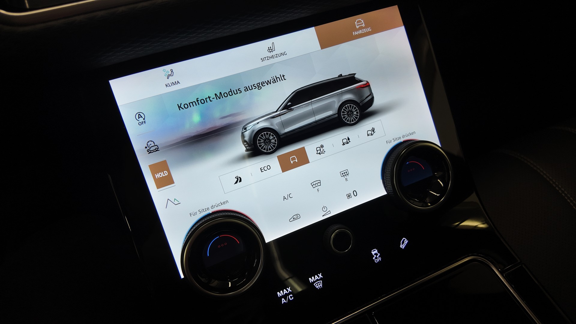 LAND ROVER Range Rover Velar 3.0 D I6 300 R-Dynamic SE-image-29