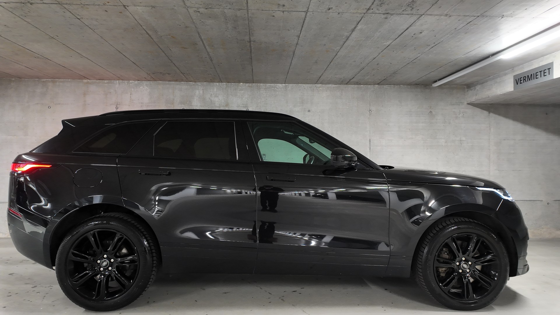 LAND ROVER Range Rover Velar 3.0 D I6 300 R-Dynamic SE-image-3