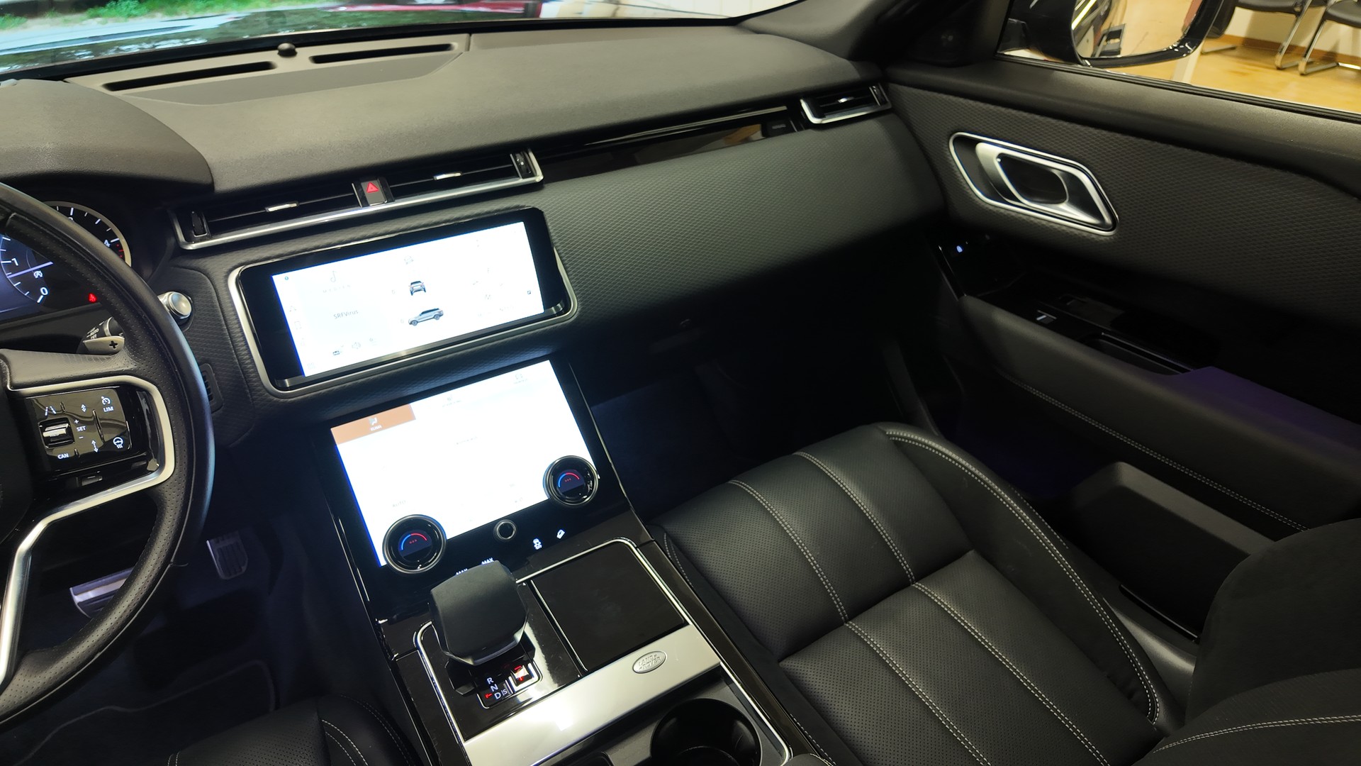 LAND ROVER Range Rover Velar 3.0 D I6 300 R-Dynamic SE-image-10
