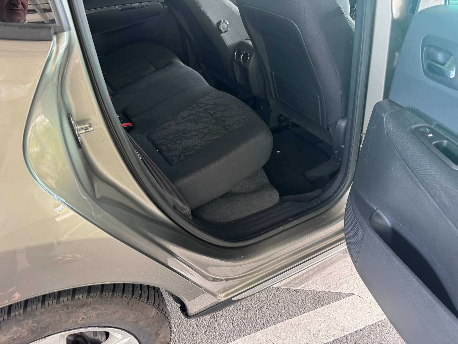 PEUGEOT 3008 HYbrid4 2.0 HDI EGS6-image-6