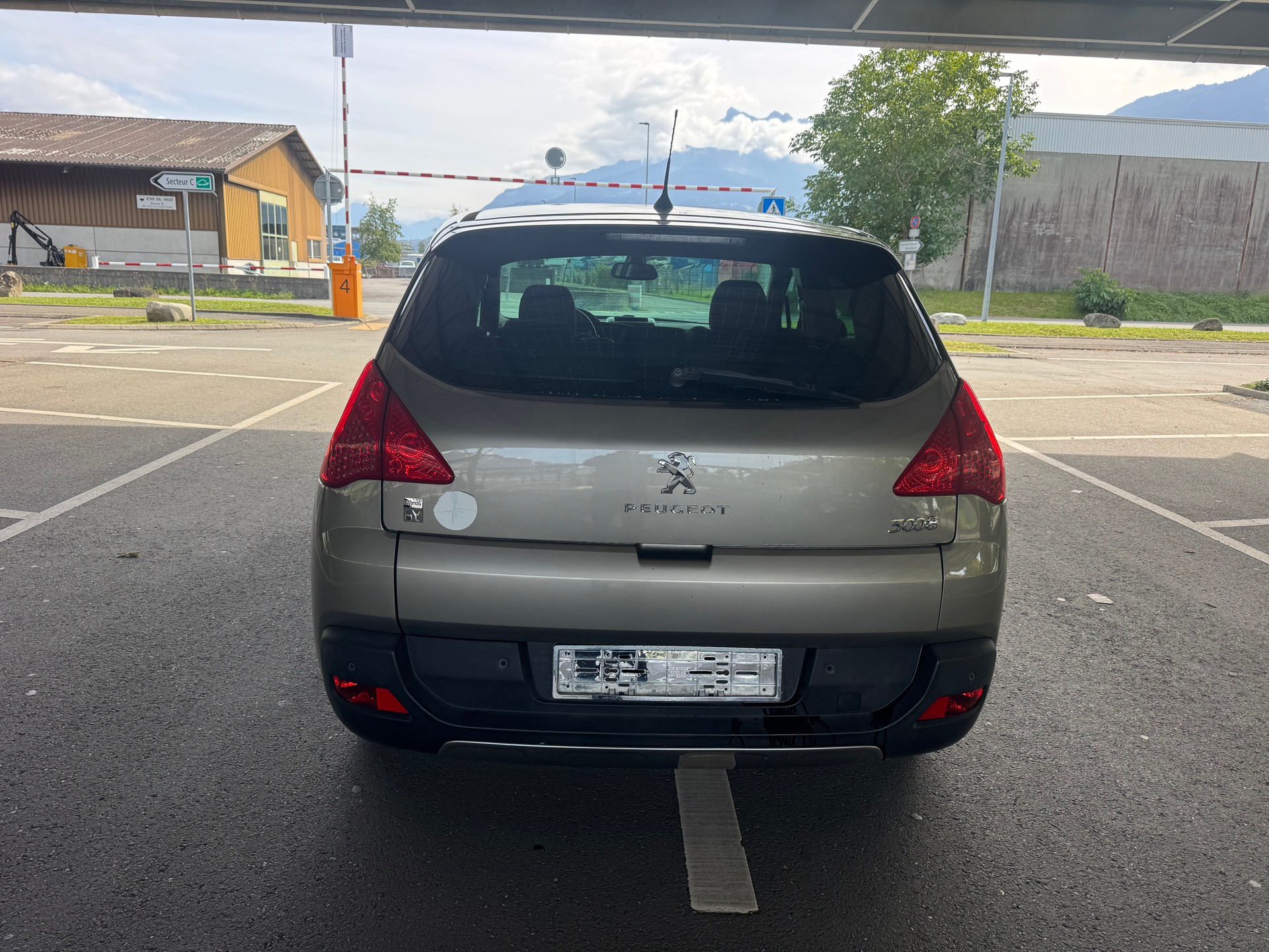 PEUGEOT 3008 HYbrid4 2.0 HDI EGS6-image-1
