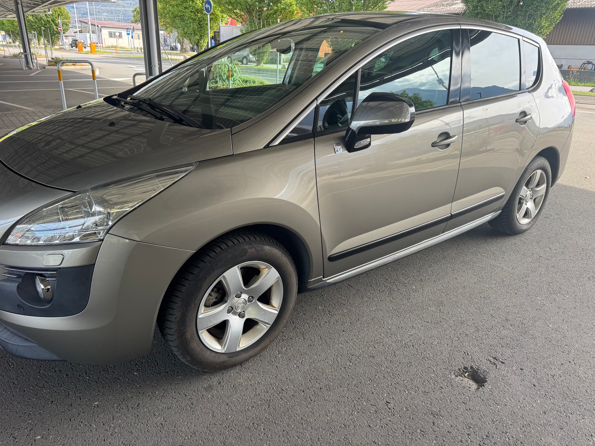 PEUGEOT 3008 HYbrid4 2.0 HDI EGS6-image-4