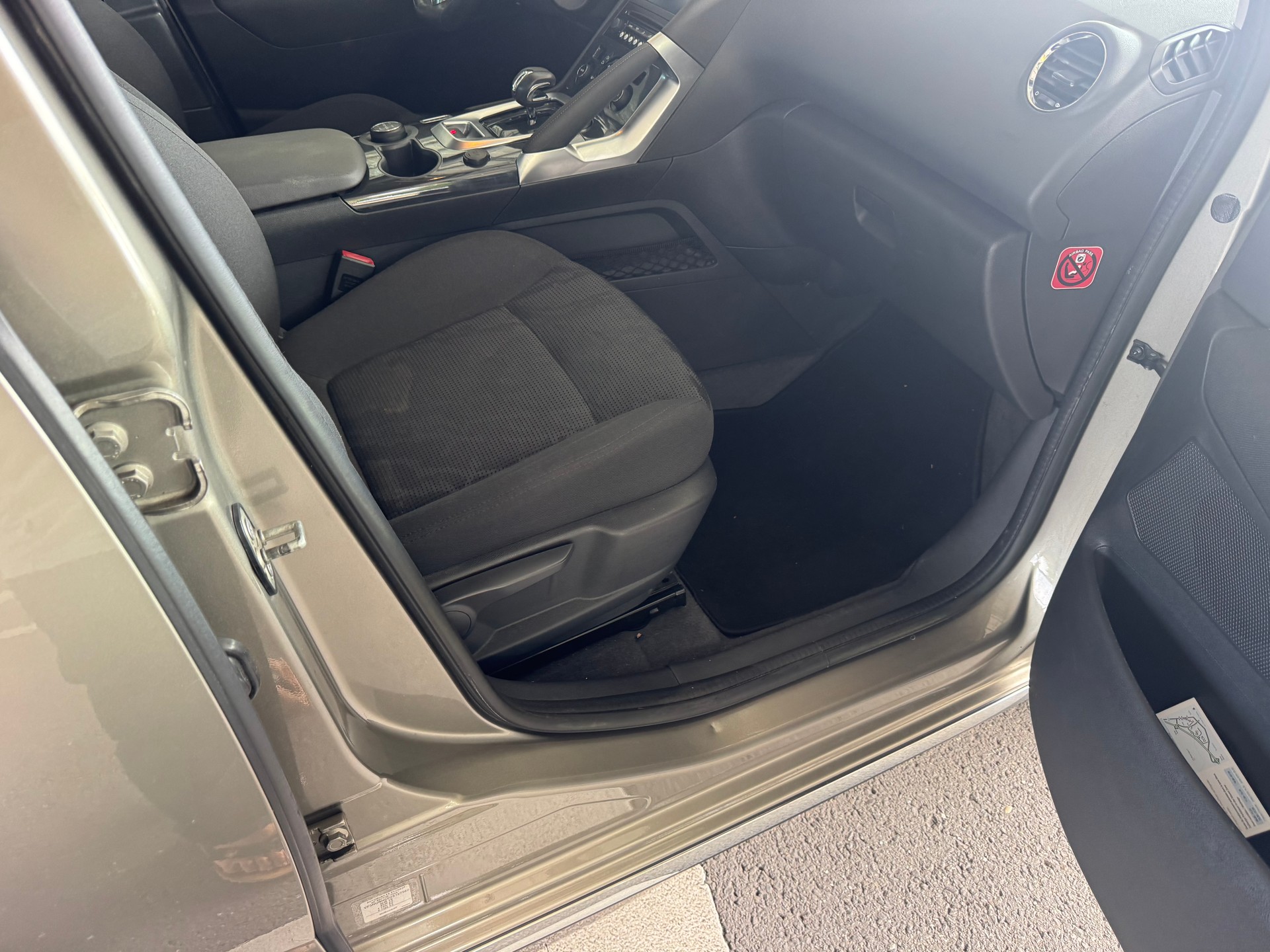 PEUGEOT 3008 HYbrid4 2.0 HDI EGS6-image-7