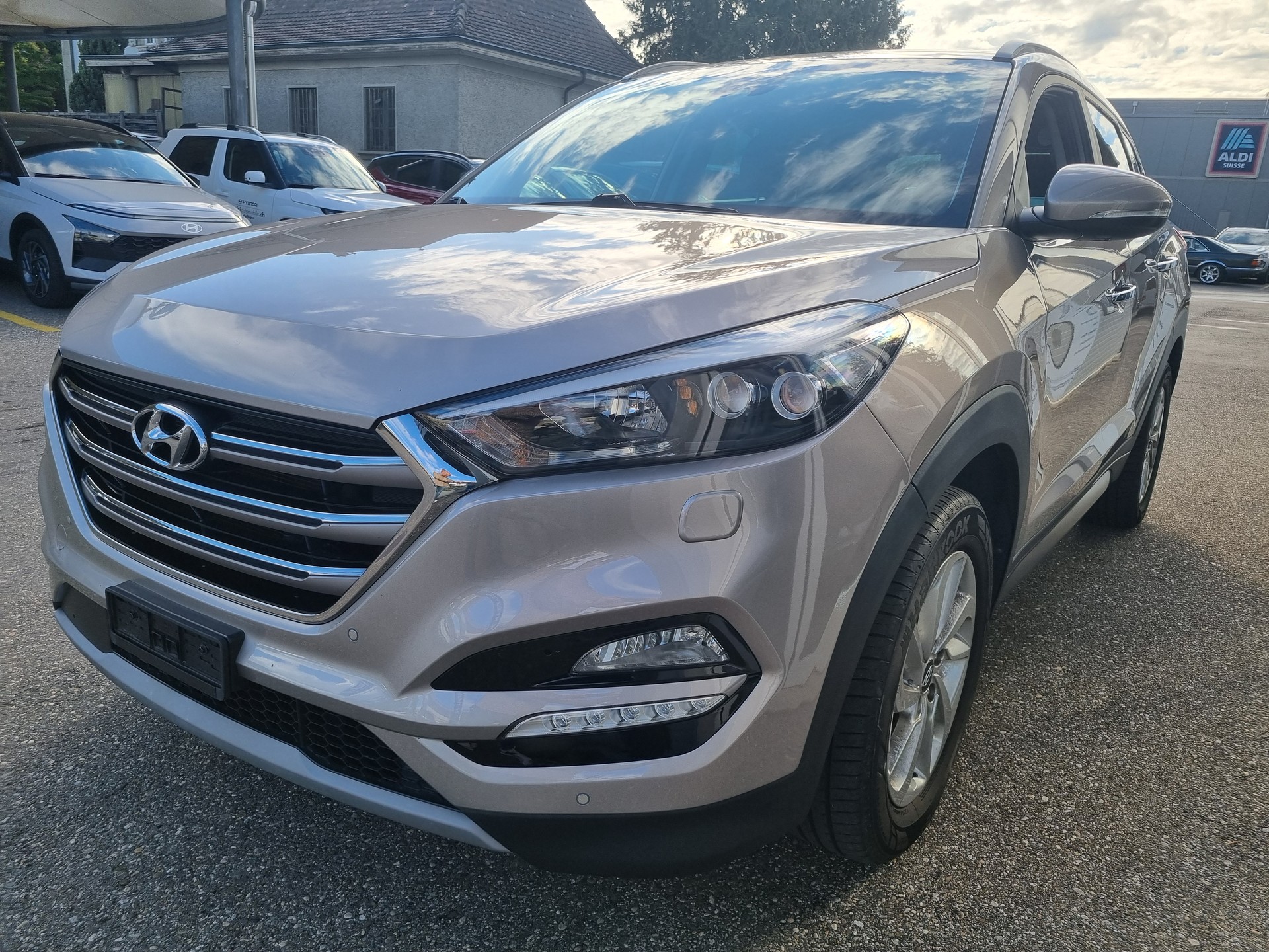 HYUNDAI Tucson 2.0 CRDI Plena 4WD Automatic-image-2