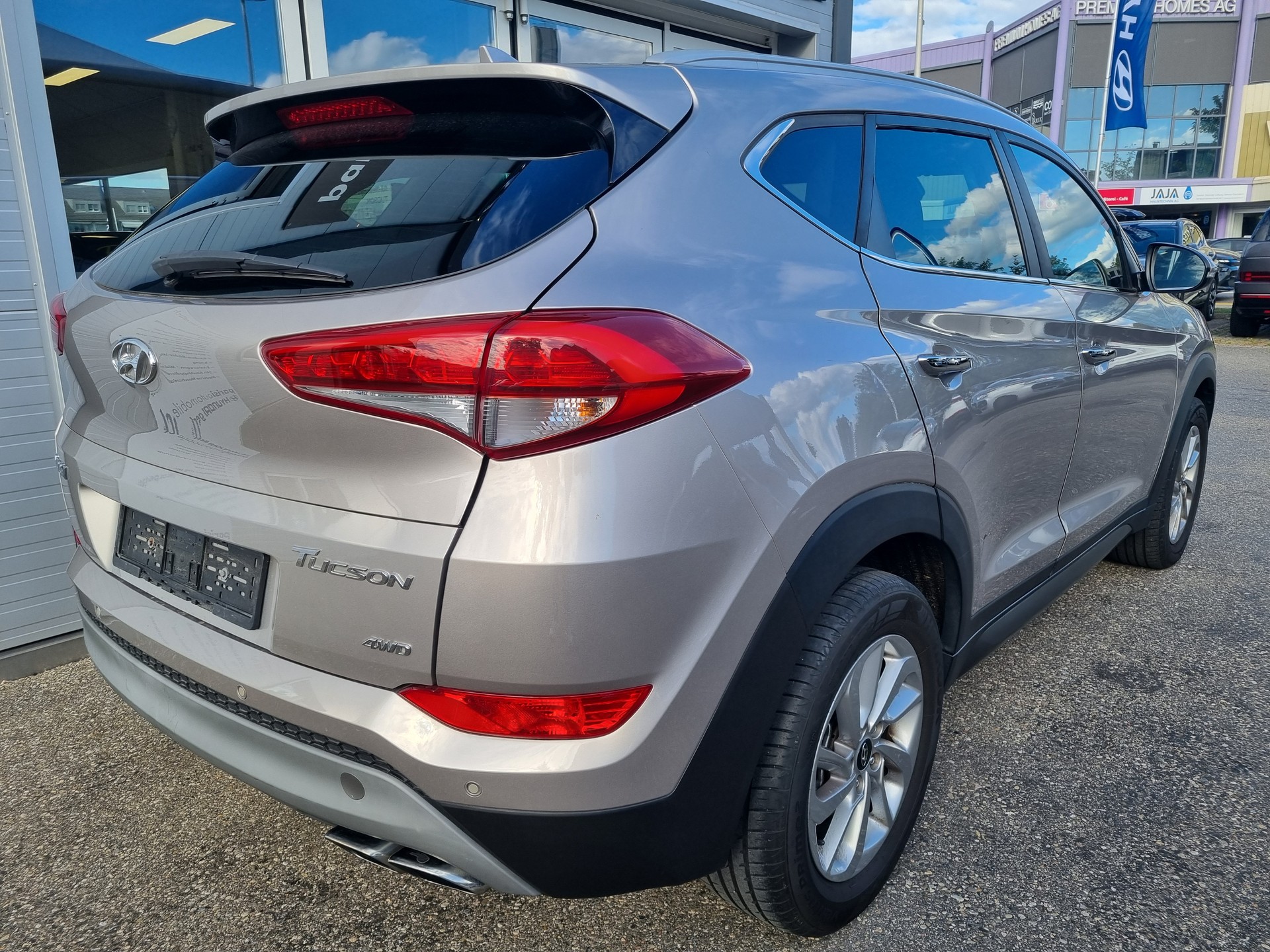 HYUNDAI Tucson 2.0 CRDI Plena 4WD Automatic-image-4