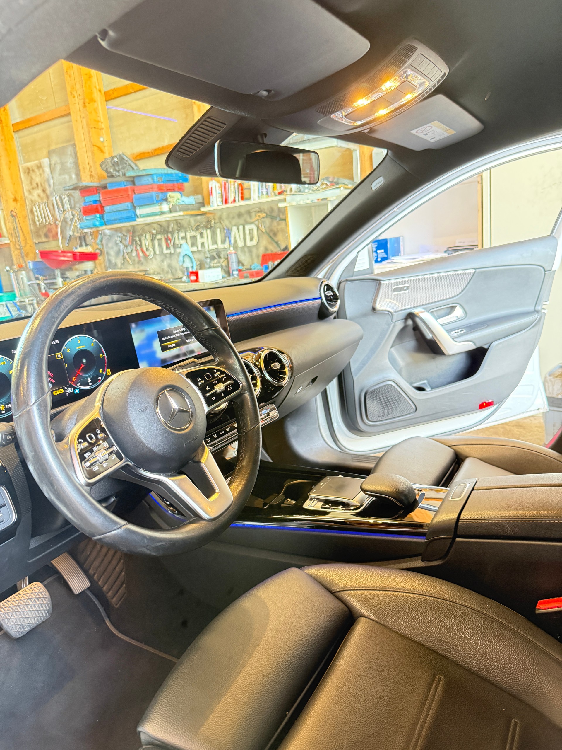MERCEDES-BENZ A 180 d-image-10