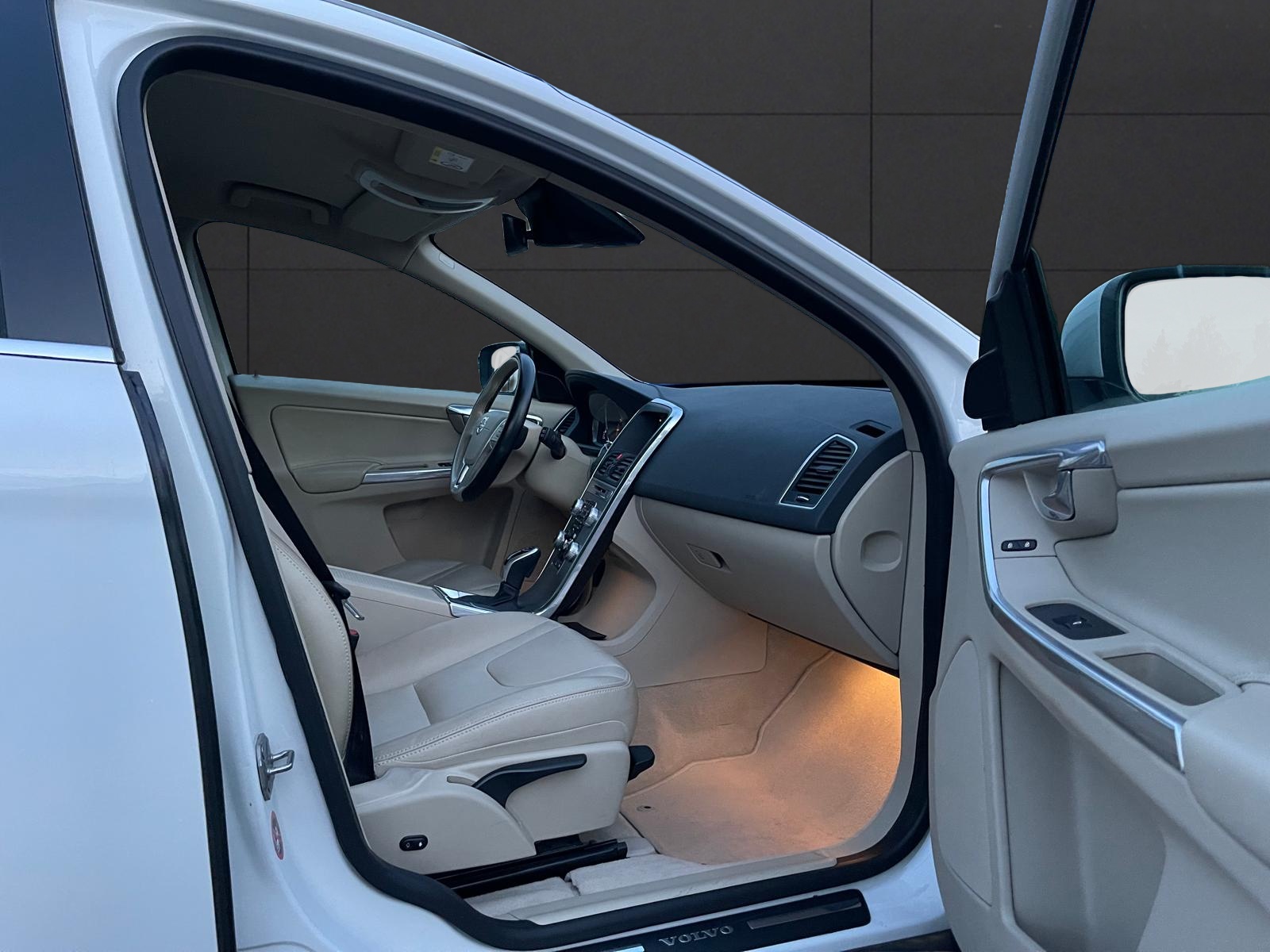 VOLVO XC60 T5 Summum Geartronic-image-11