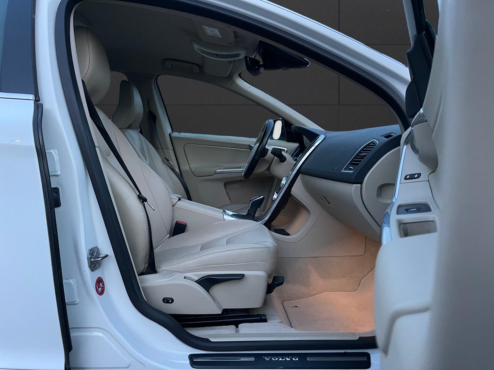 VOLVO XC60 T5 Summum Geartronic-image-13