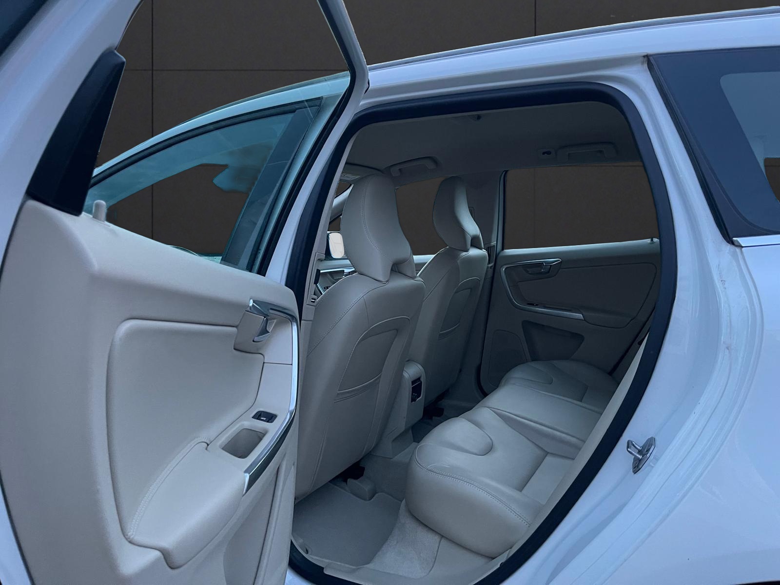 VOLVO XC60 T5 Summum Geartronic-image-10