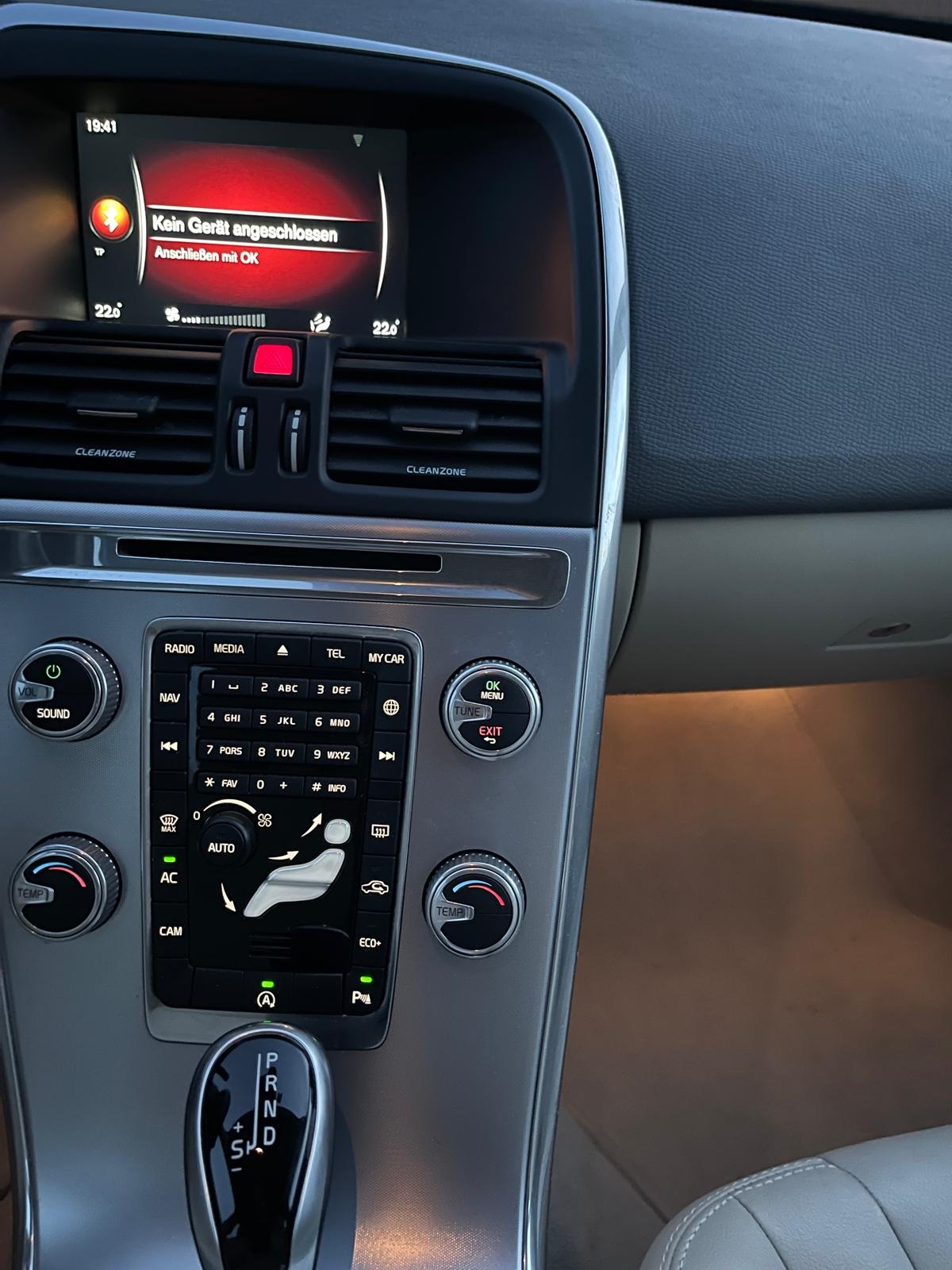 VOLVO XC60 T5 Summum Geartronic-image-19