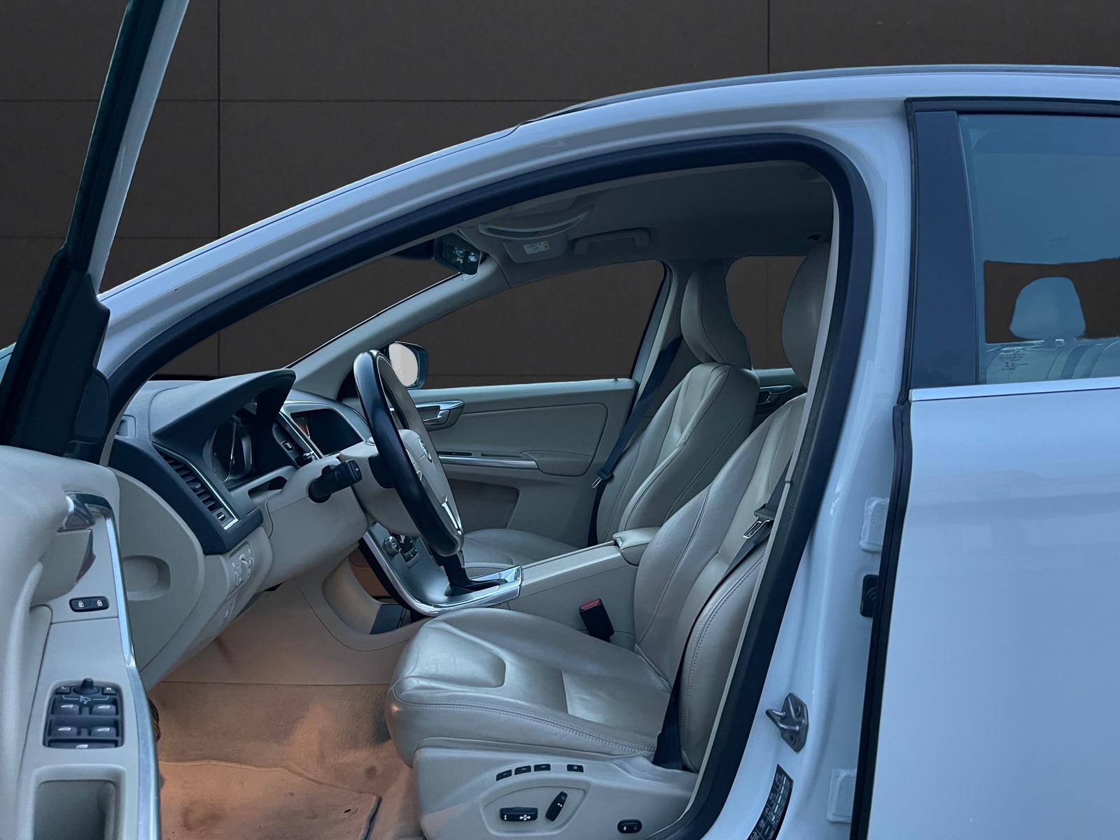 VOLVO XC60 T5 Summum Geartronic-image-9