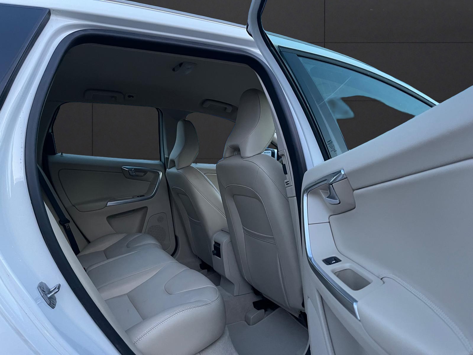 VOLVO XC60 T5 Summum Geartronic-image-12