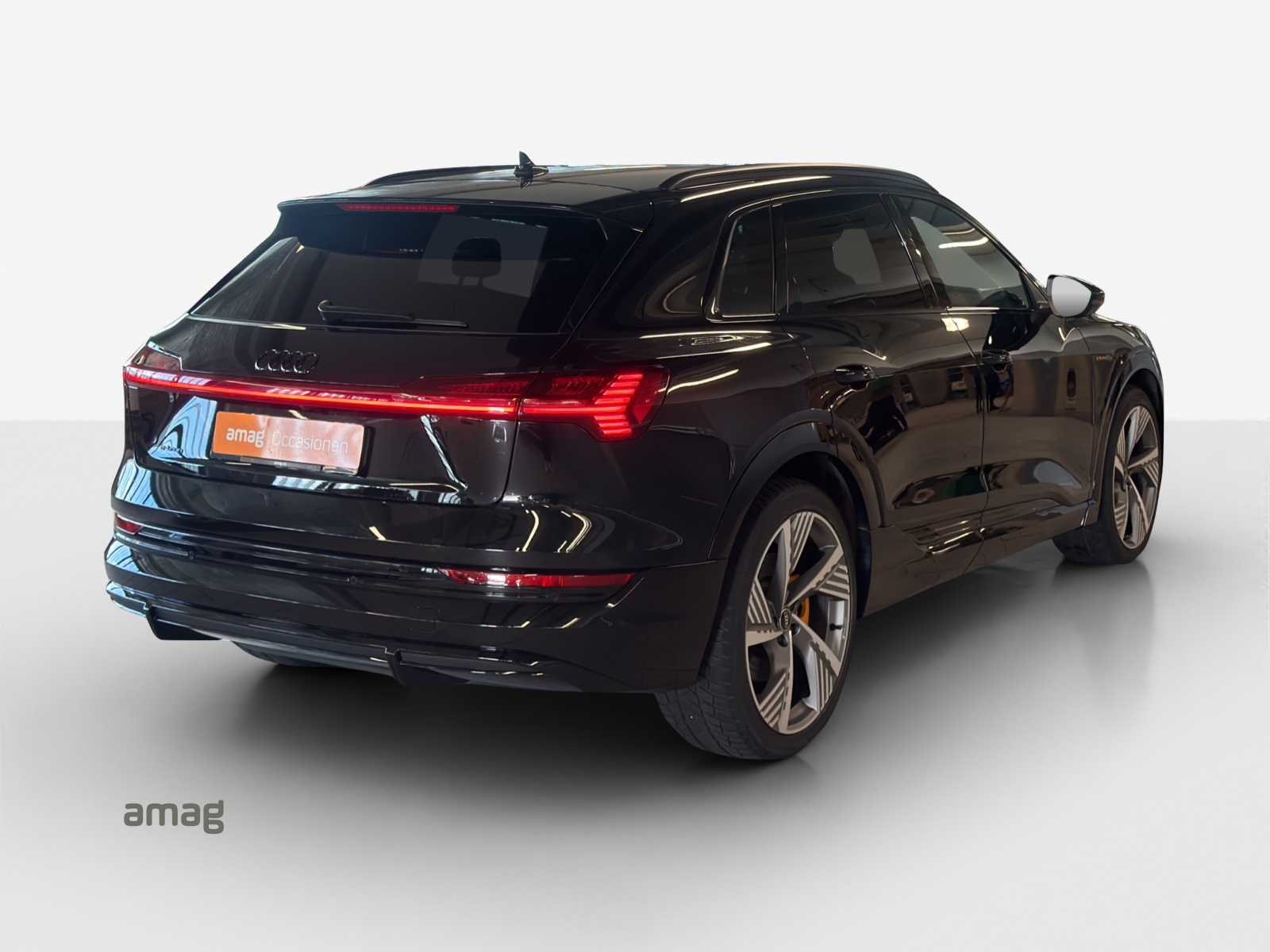 AUDI e-tron 55 S Line Black Edition quattro-image-5