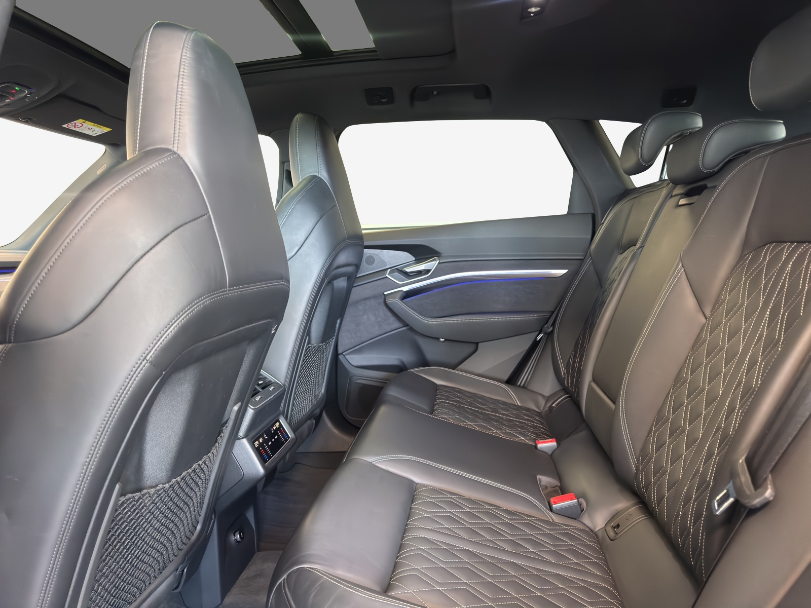 AUDI e-tron 55 S Line Black Edition quattro-image-12