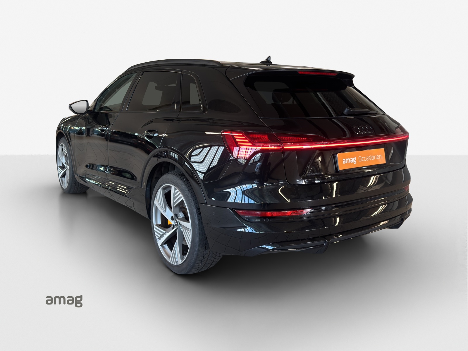 AUDI e-tron 55 S Line Black Edition quattro-image-3