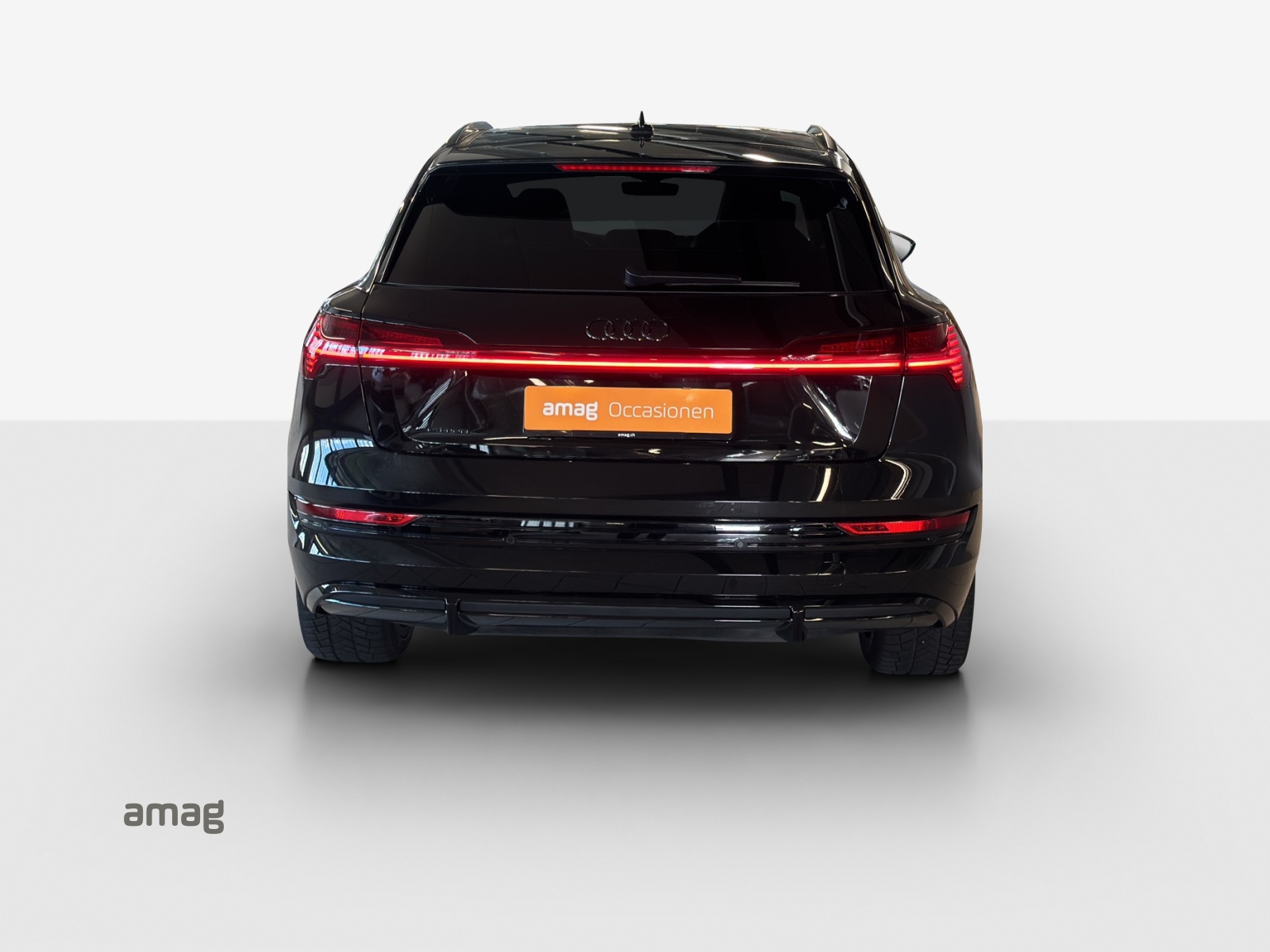 AUDI e-tron 55 S Line Black Edition quattro-image-4