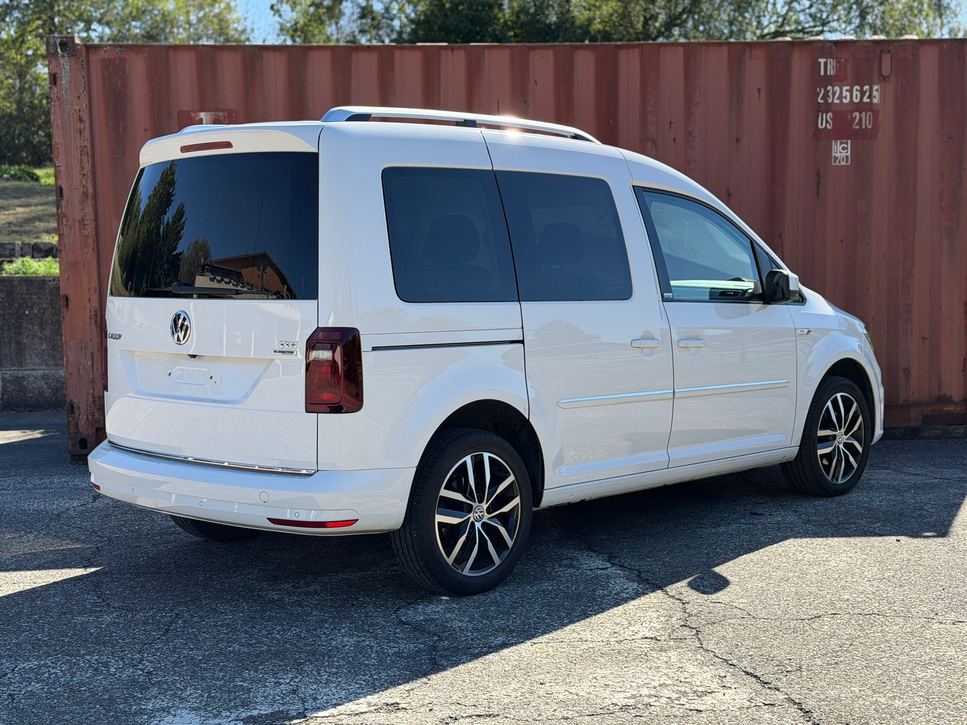 VW Caddy 2.0 TDI 102 Generat. Four DSG-image-1