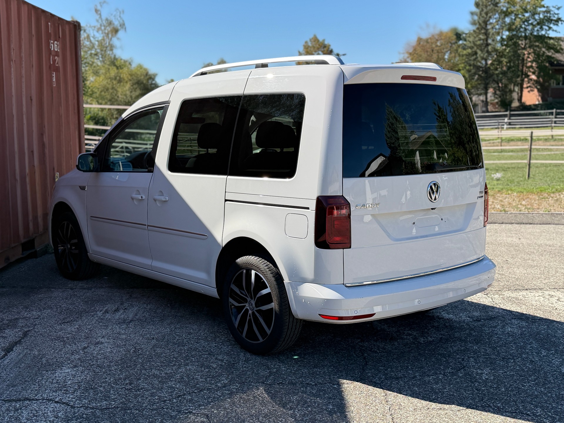 VW Caddy 2.0 TDI 102 Generat. Four DSG-image-3
