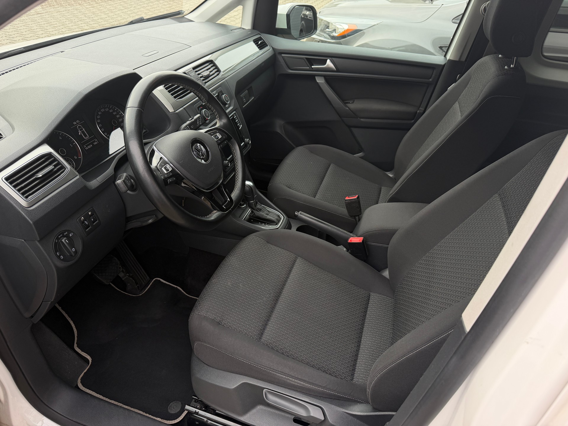 VW Caddy 2.0 TDI 102 Generat. Four DSG-image-12