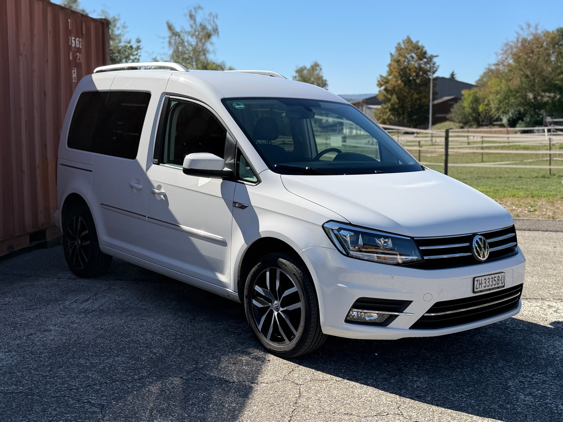 VW Caddy 2.0 TDI 102 Generat. Four DSG-image-2