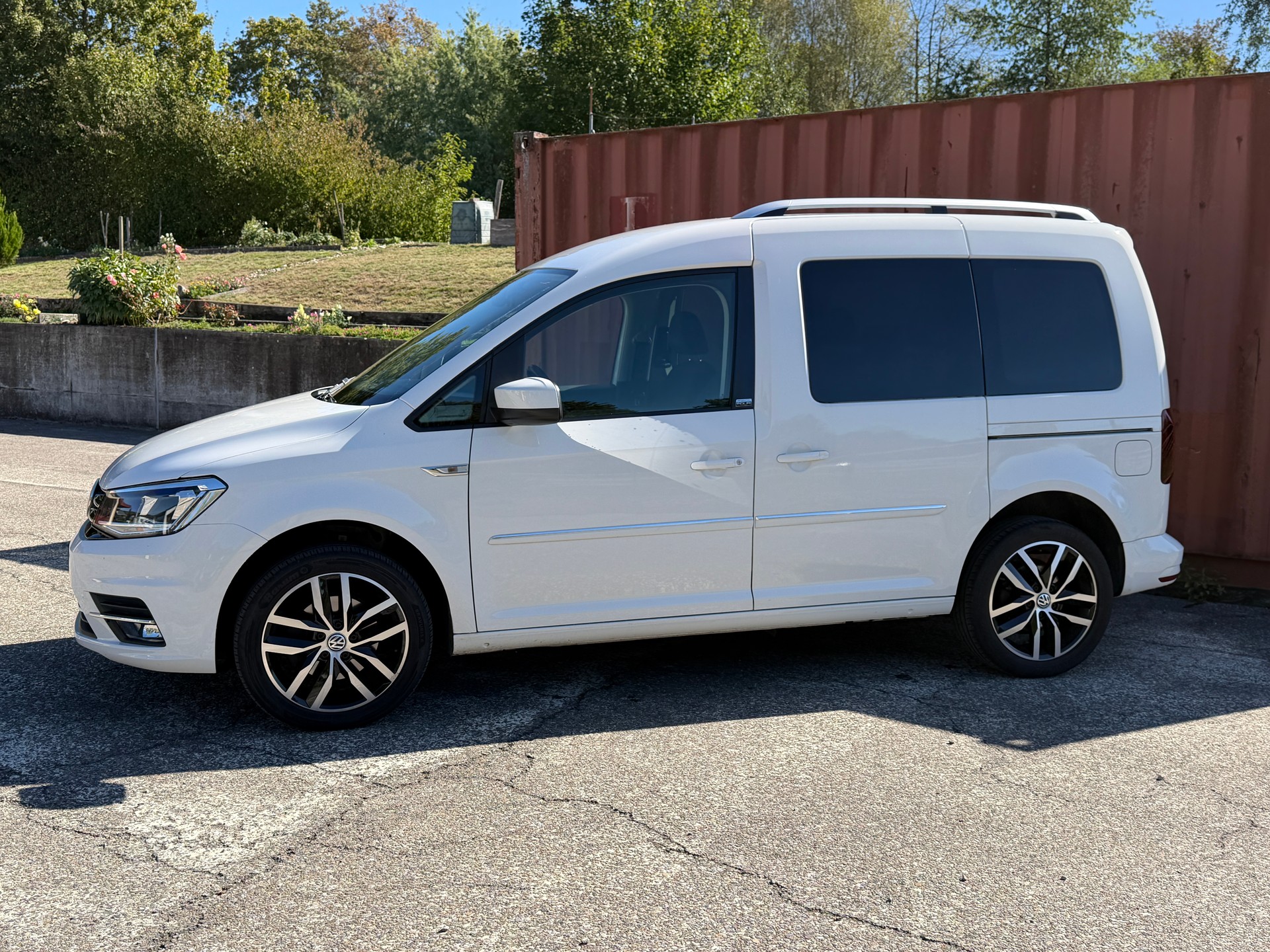 VW Caddy 2.0 TDI 102 Generat. Four DSG-image-6