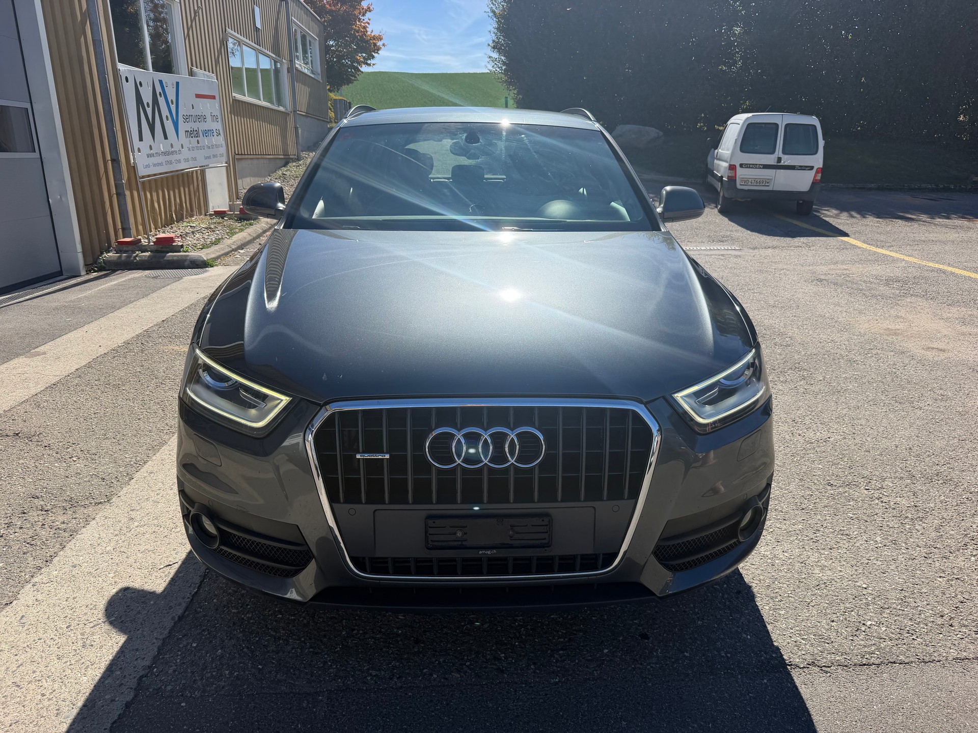 AUDI Q3 2.0 TFSI quattro S-tronic-image-10