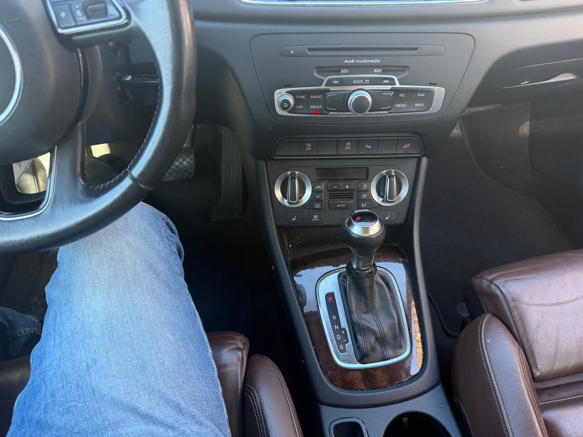 AUDI Q3 2.0 TFSI quattro S-tronic-image-8