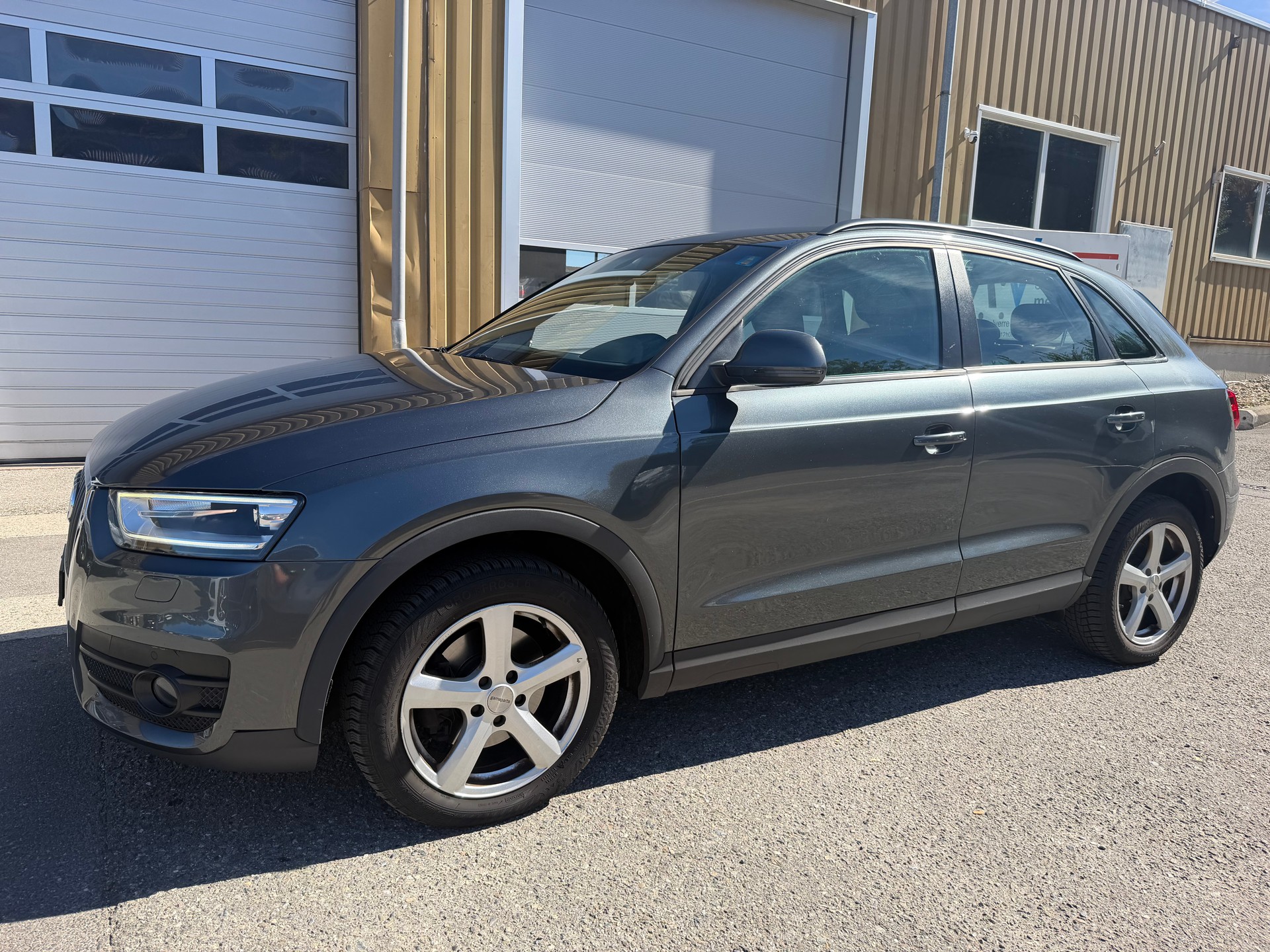 AUDI Q3 2.0 TFSI quattro S-tronic-image-0