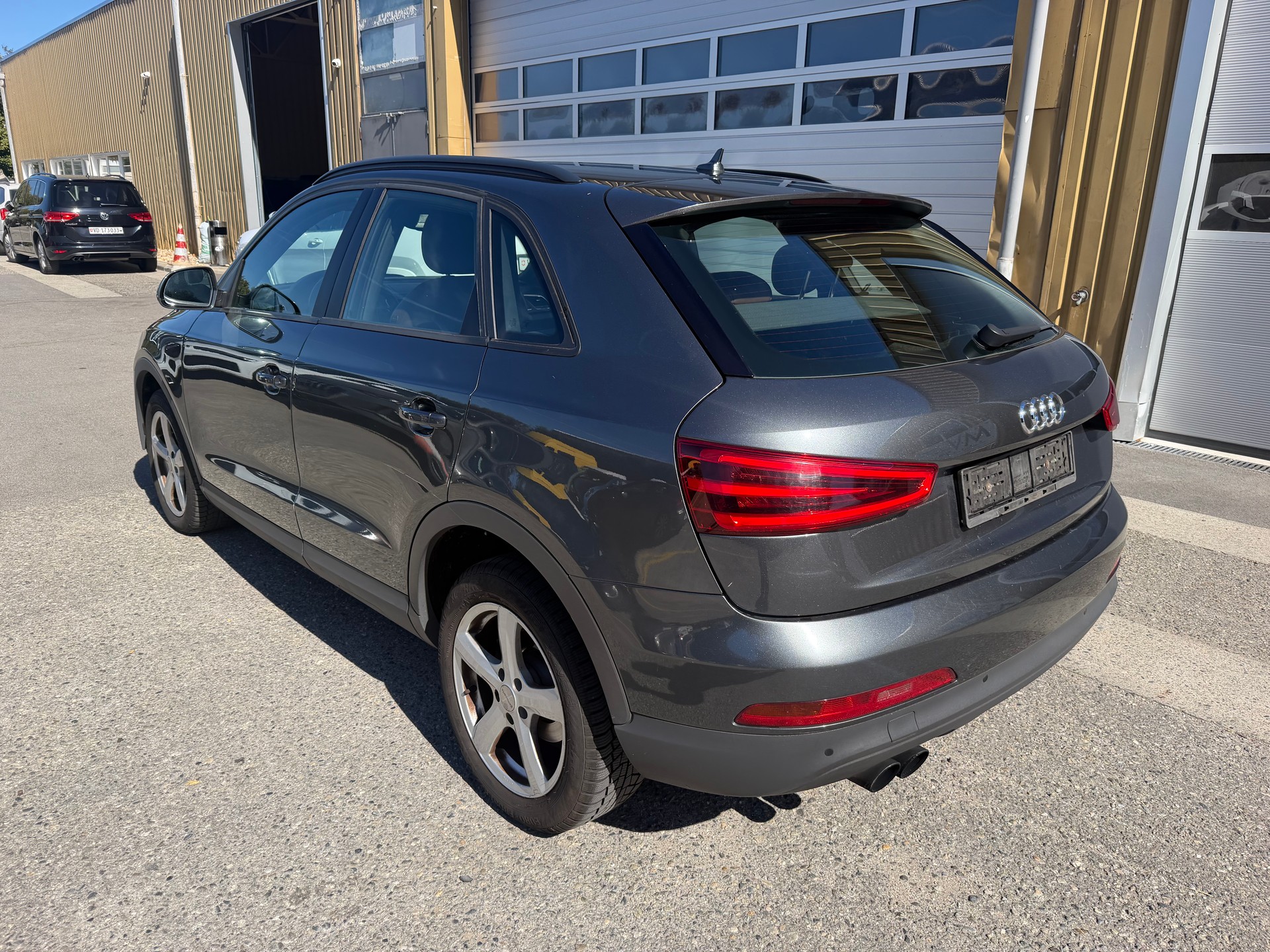 AUDI Q3 2.0 TFSI quattro S-tronic-image-3