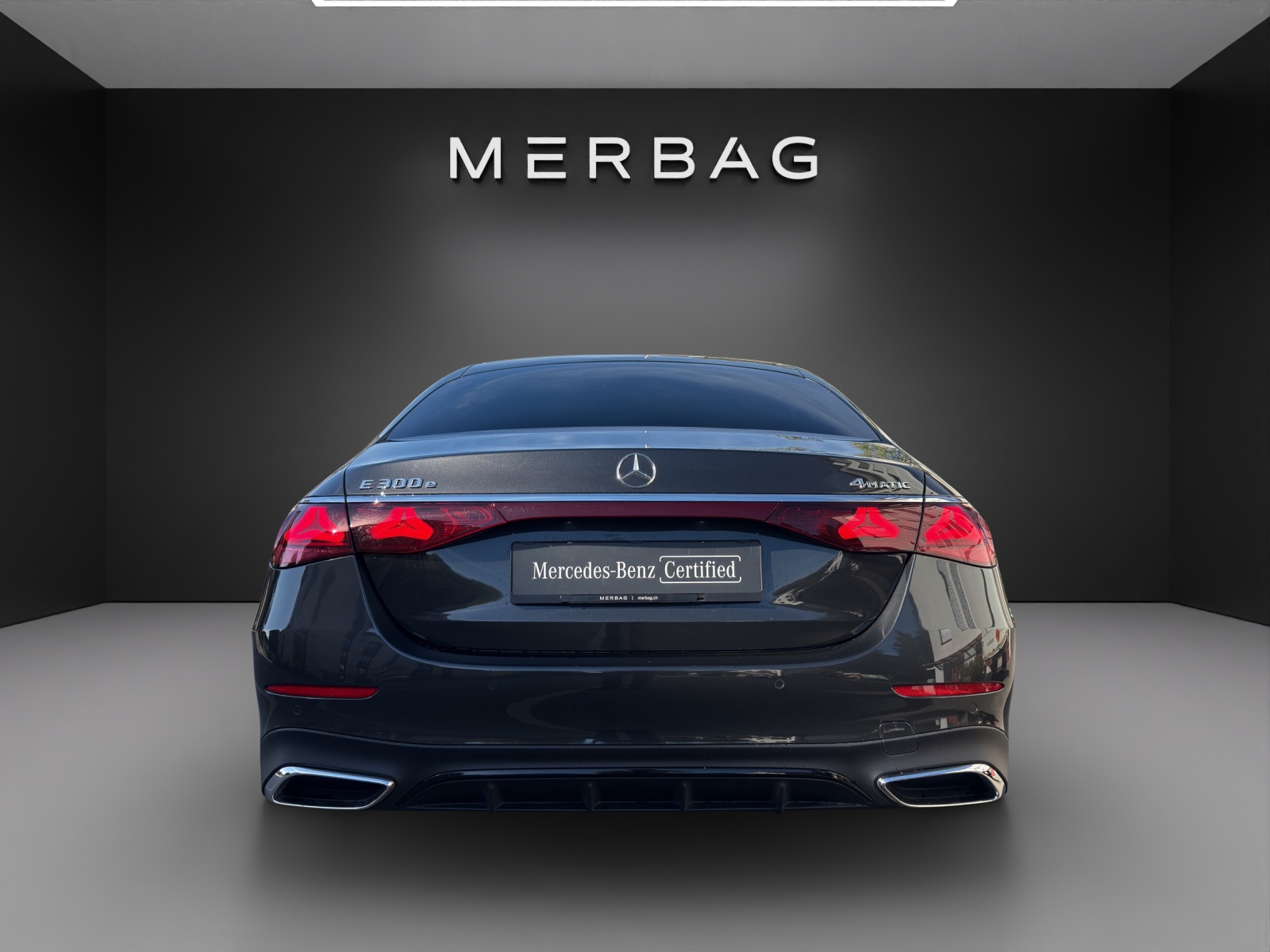 MERCEDES-BENZ E 300 e 4Matic EQ Hybrid 9G-Tronic-image-5