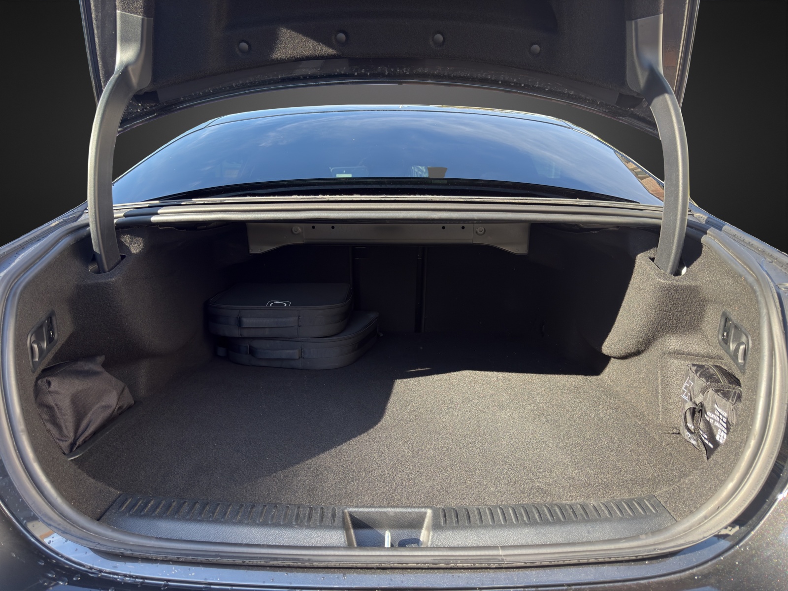 MERCEDES-BENZ E 300 e 4Matic EQ Hybrid 9G-Tronic-image-14