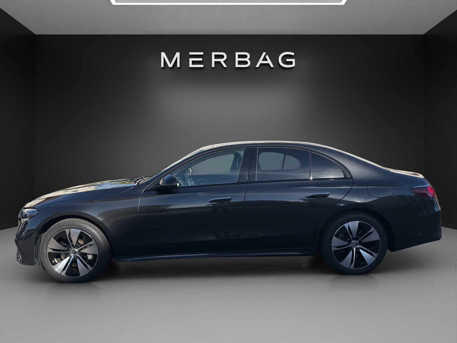 MERCEDES-BENZ E 300 e 4Matic EQ Hybrid 9G-Tronic-image-3