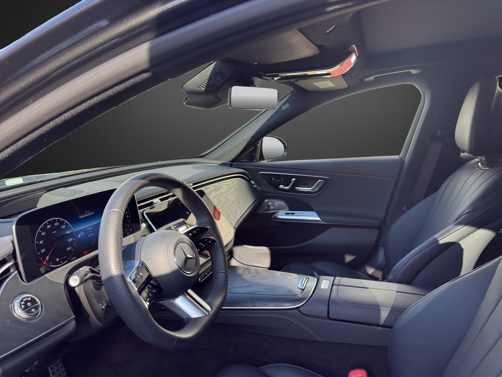 MERCEDES-BENZ E 300 e 4Matic EQ Hybrid 9G-Tronic-image-12