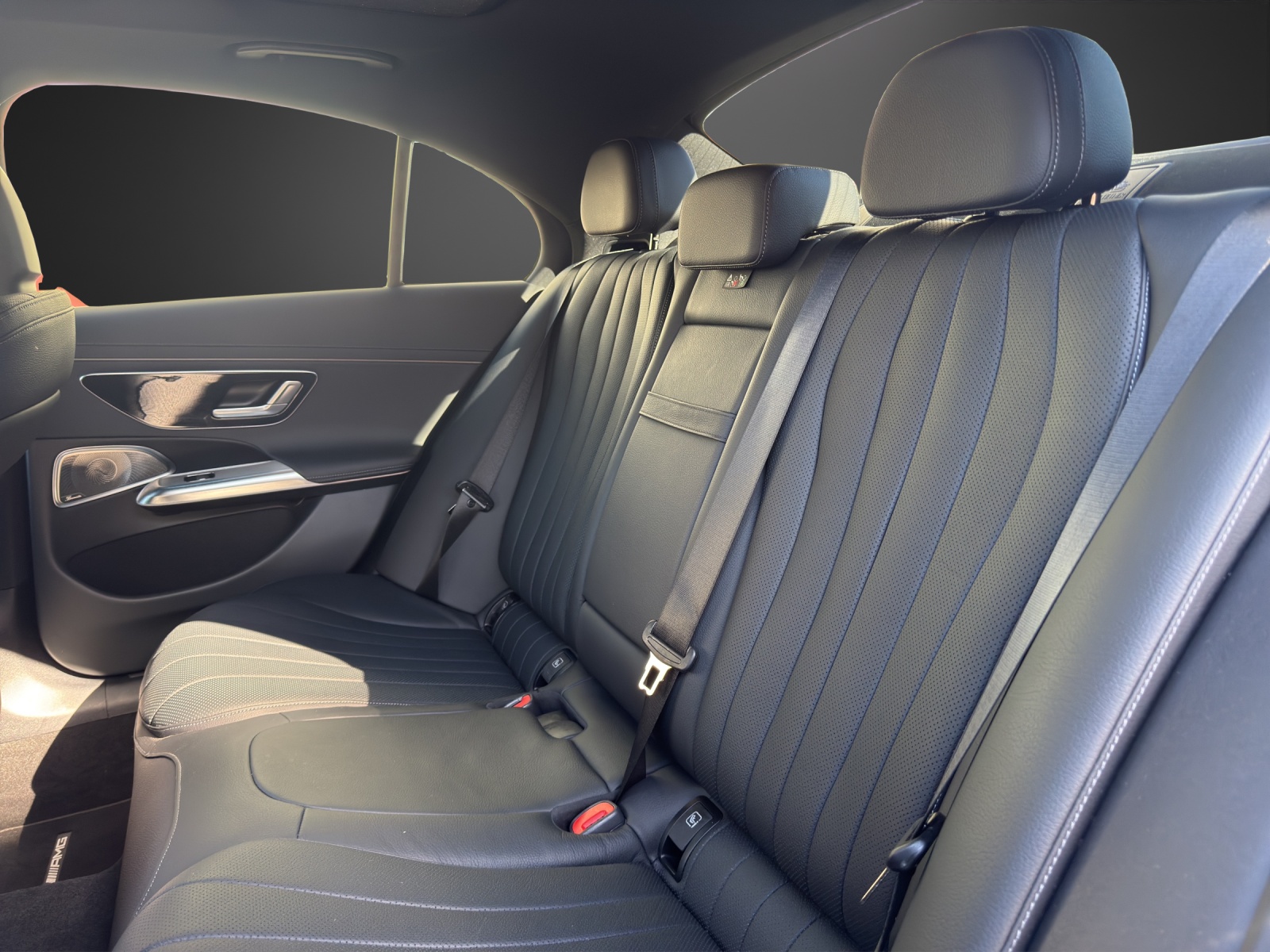 MERCEDES-BENZ E 300 e 4Matic EQ Hybrid 9G-Tronic-image-13