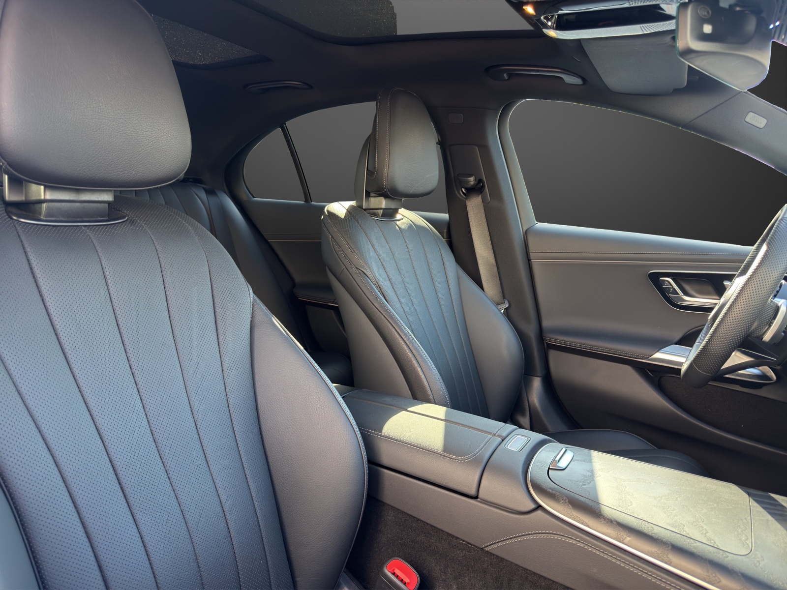 MERCEDES-BENZ E 300 e 4Matic EQ Hybrid 9G-Tronic-image-11