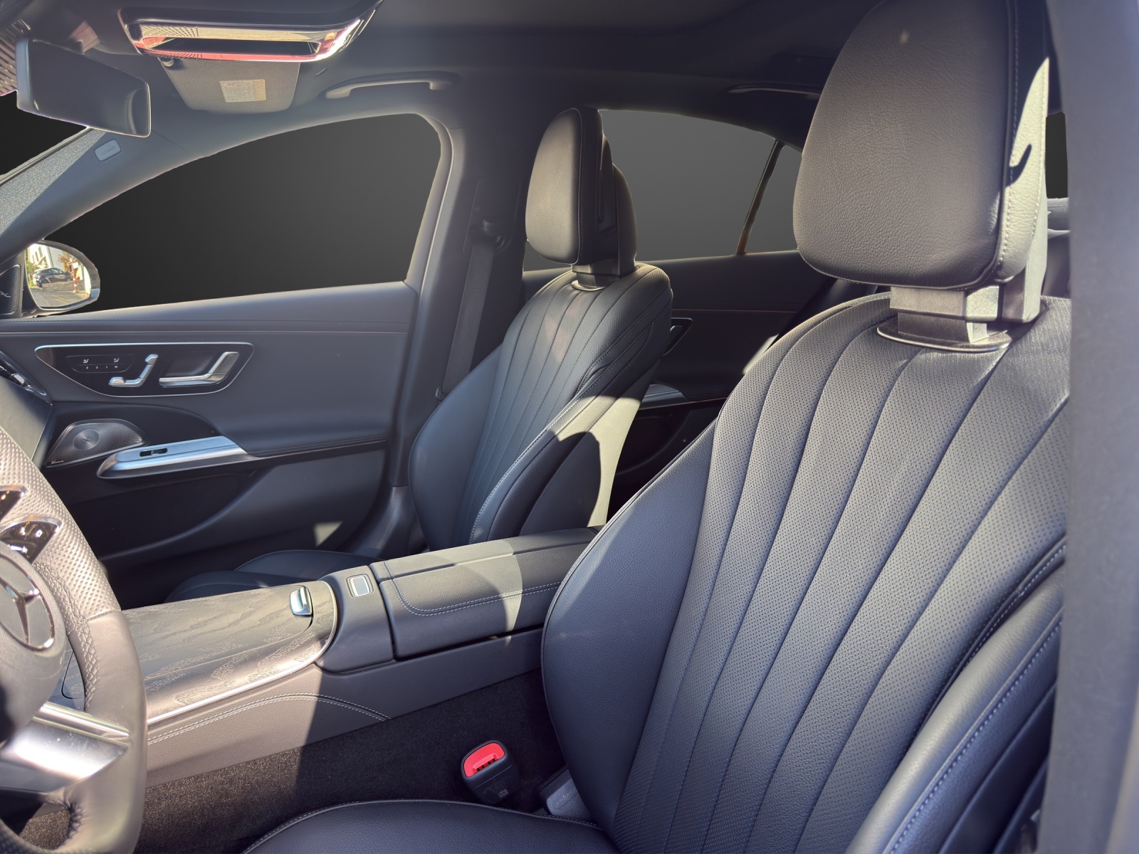 MERCEDES-BENZ E 300 e 4Matic EQ Hybrid 9G-Tronic-image-9