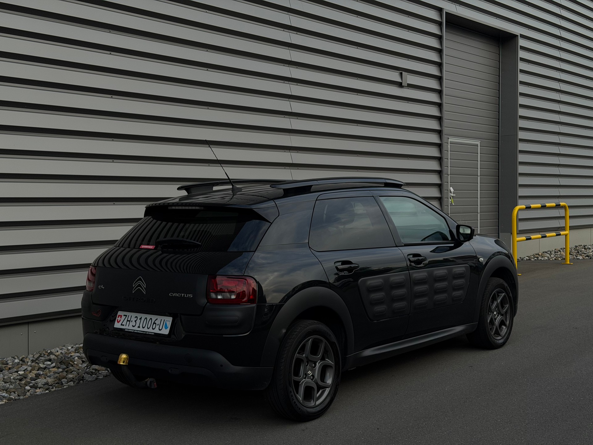 CITROEN C4 Cactus 1.6 BlueHDi Shine ETG6-image-2