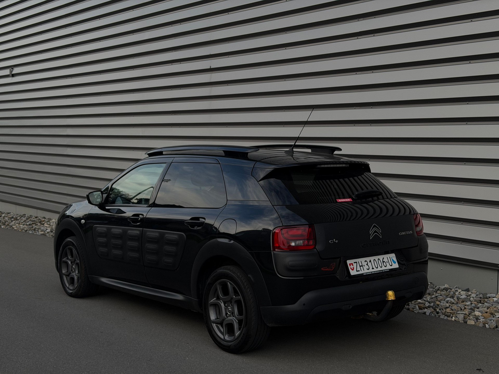 CITROEN C4 Cactus 1.6 BlueHDi Shine ETG6-image-4