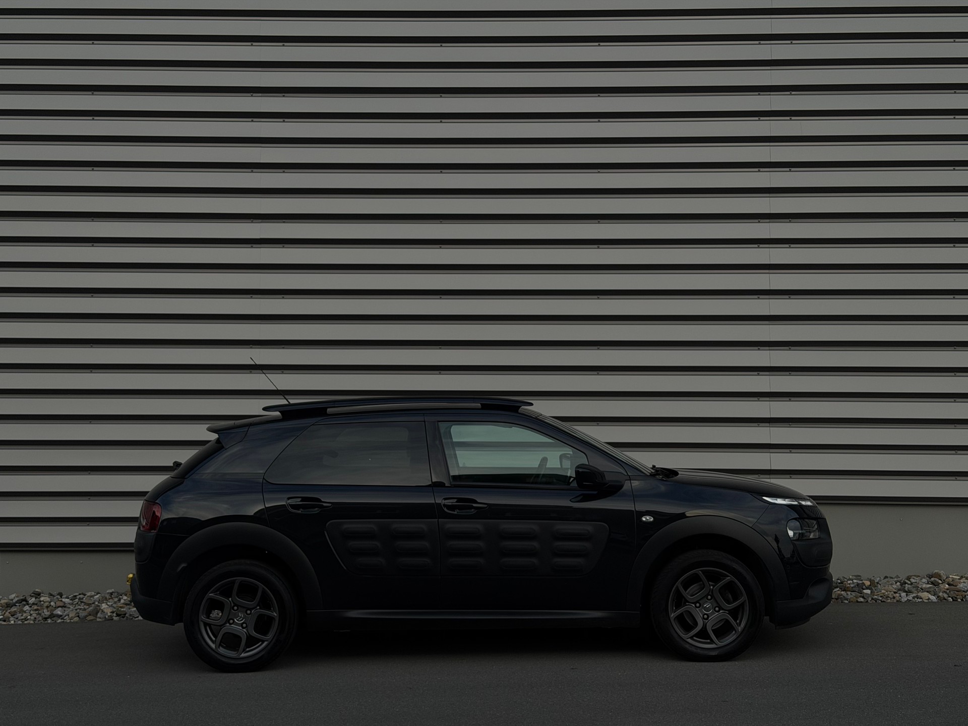 CITROEN C4 Cactus 1.6 BlueHDi Shine ETG6-image-1