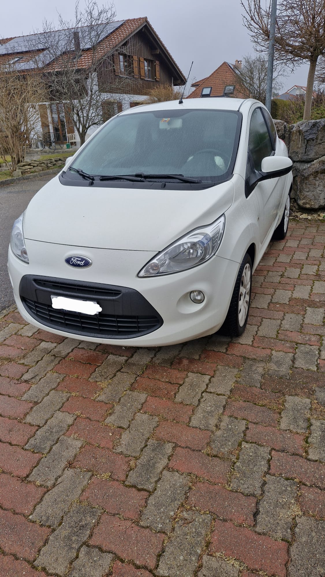 FORD 1.2 Titanium-image-1