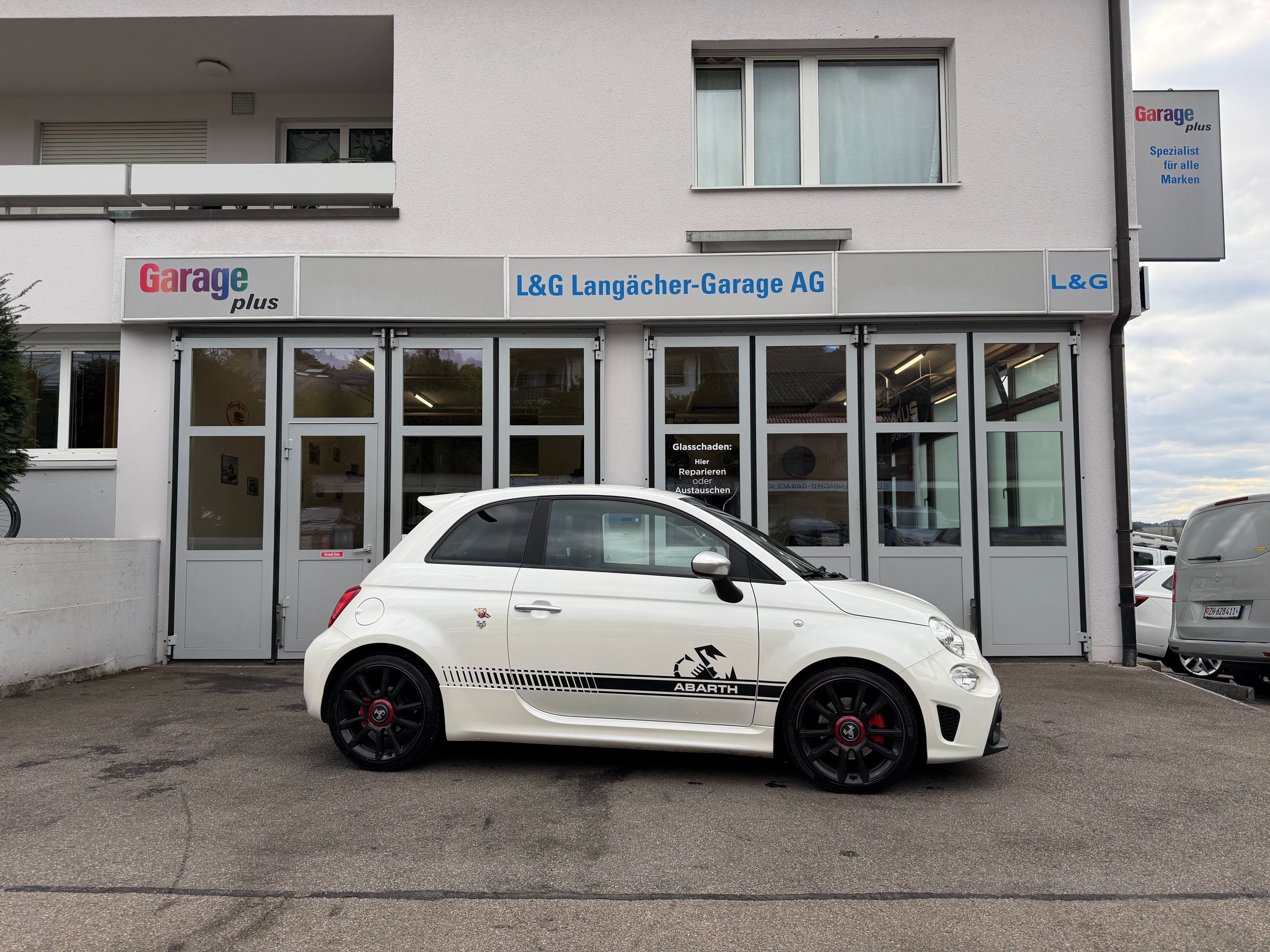 Car photo