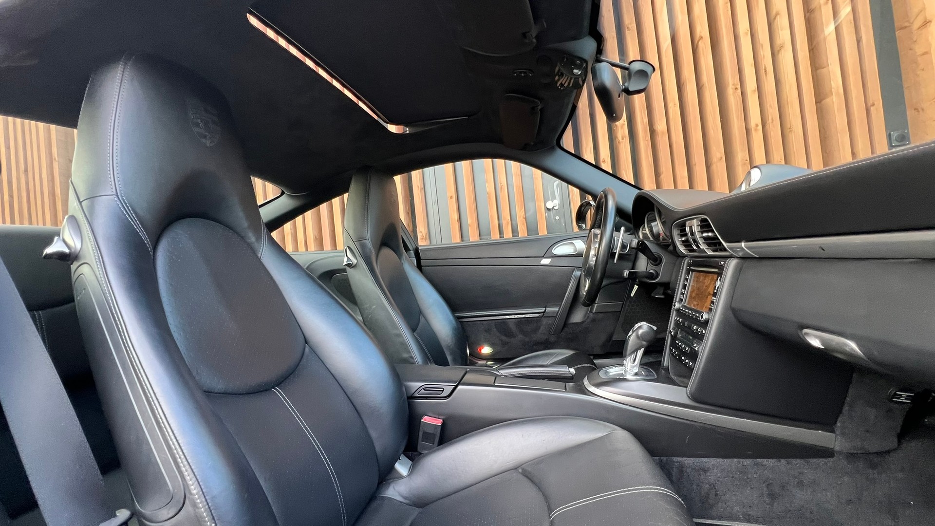 PORSCHE 911 CARRERA 4S PDK BLACK l 385 PS-image-26
