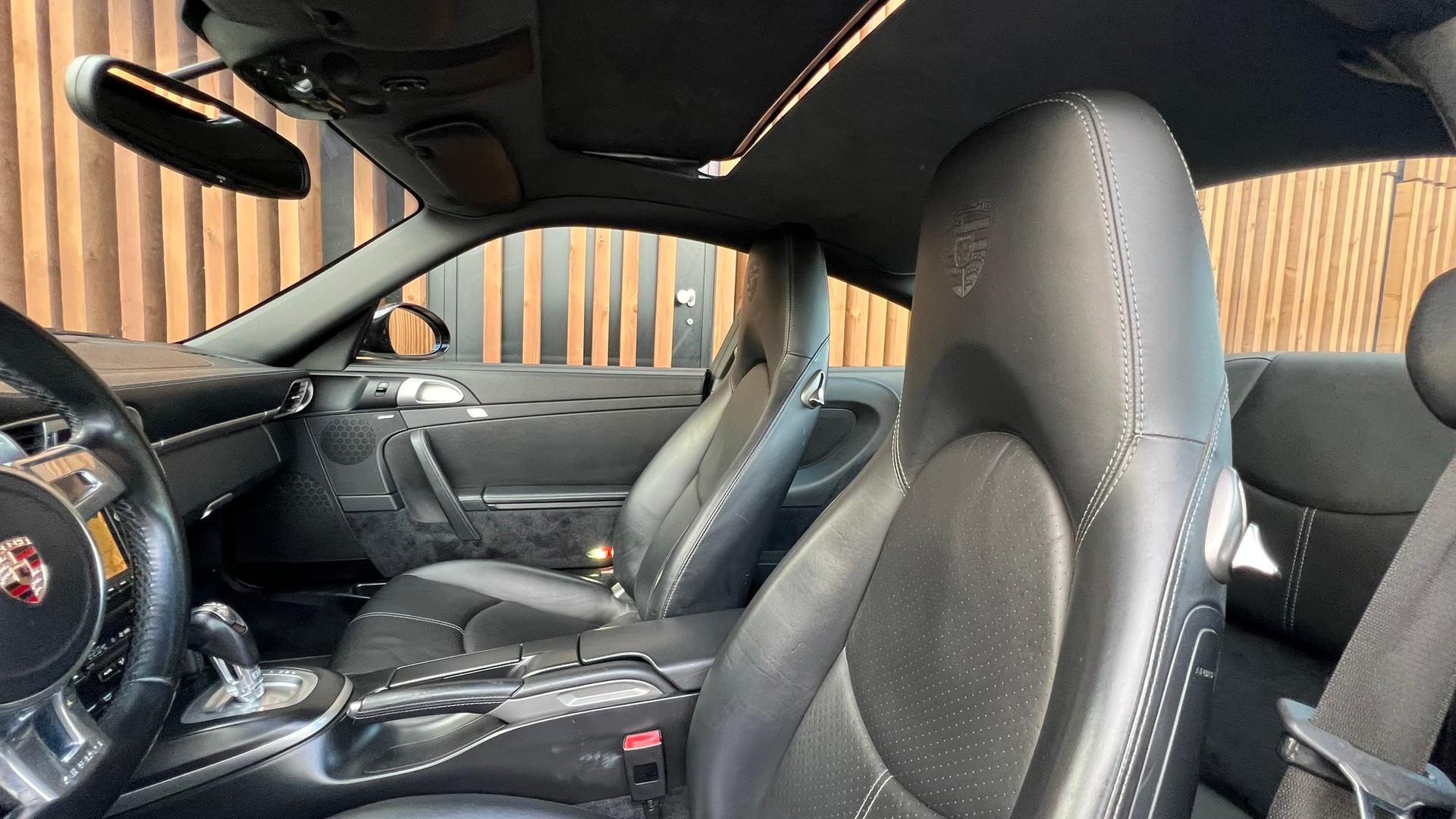 PORSCHE 911 CARRERA 4S PDK BLACK l 385 PS-image-23