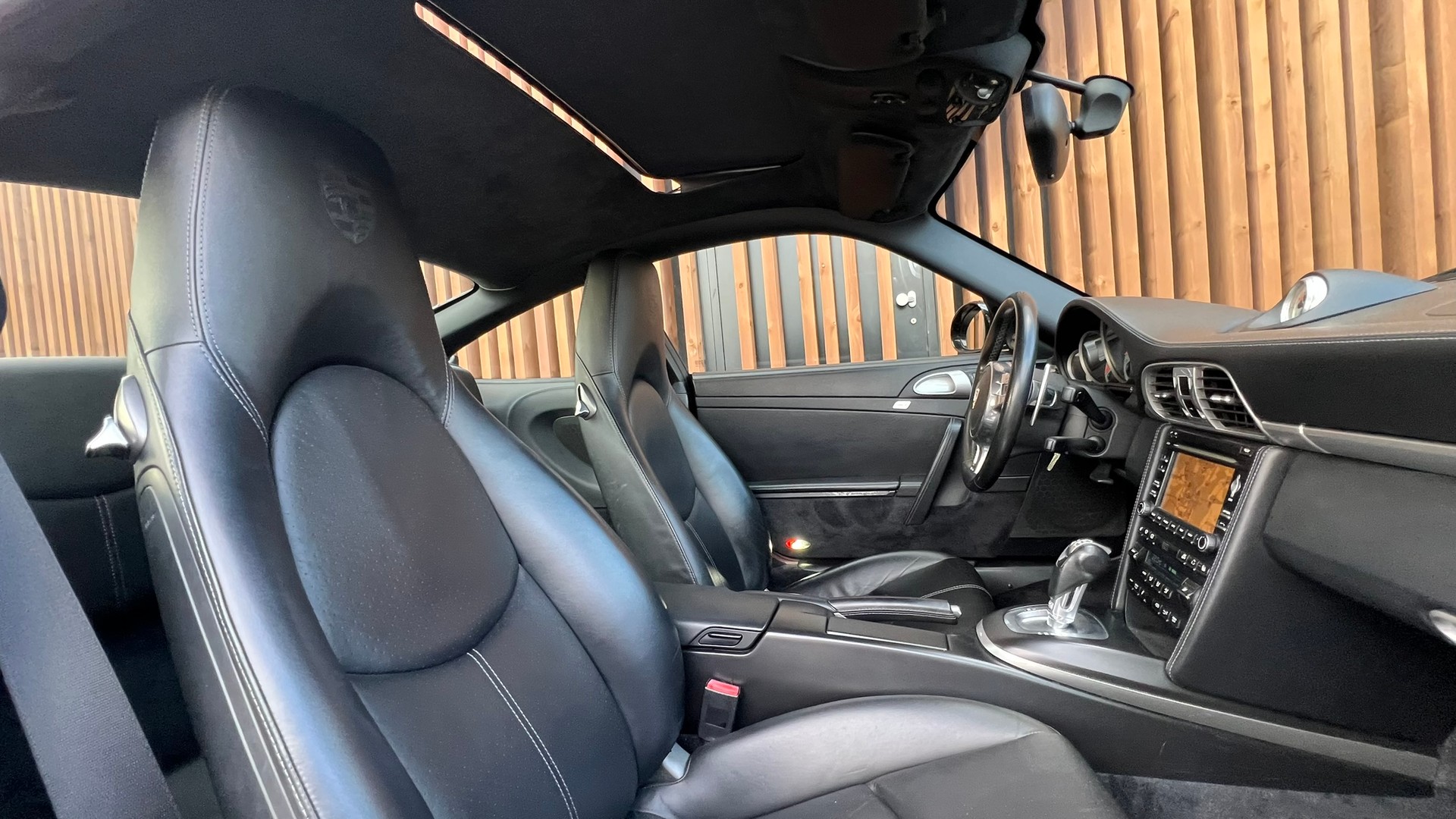 PORSCHE 911 CARRERA 4S PDK BLACK l 385 PS-image-22